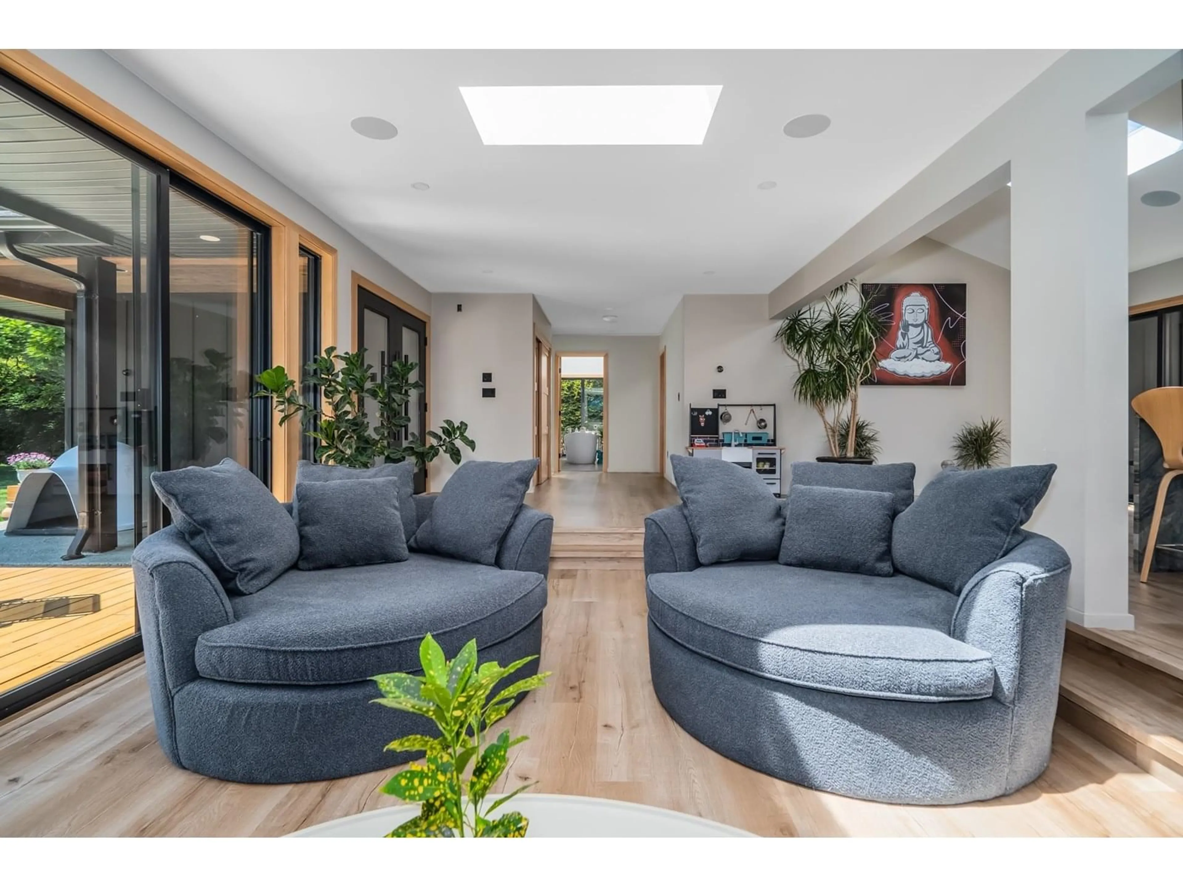 Living room with furniture, unknown for 24937 ROBERTSON, Langley British Columbia V4W1W7