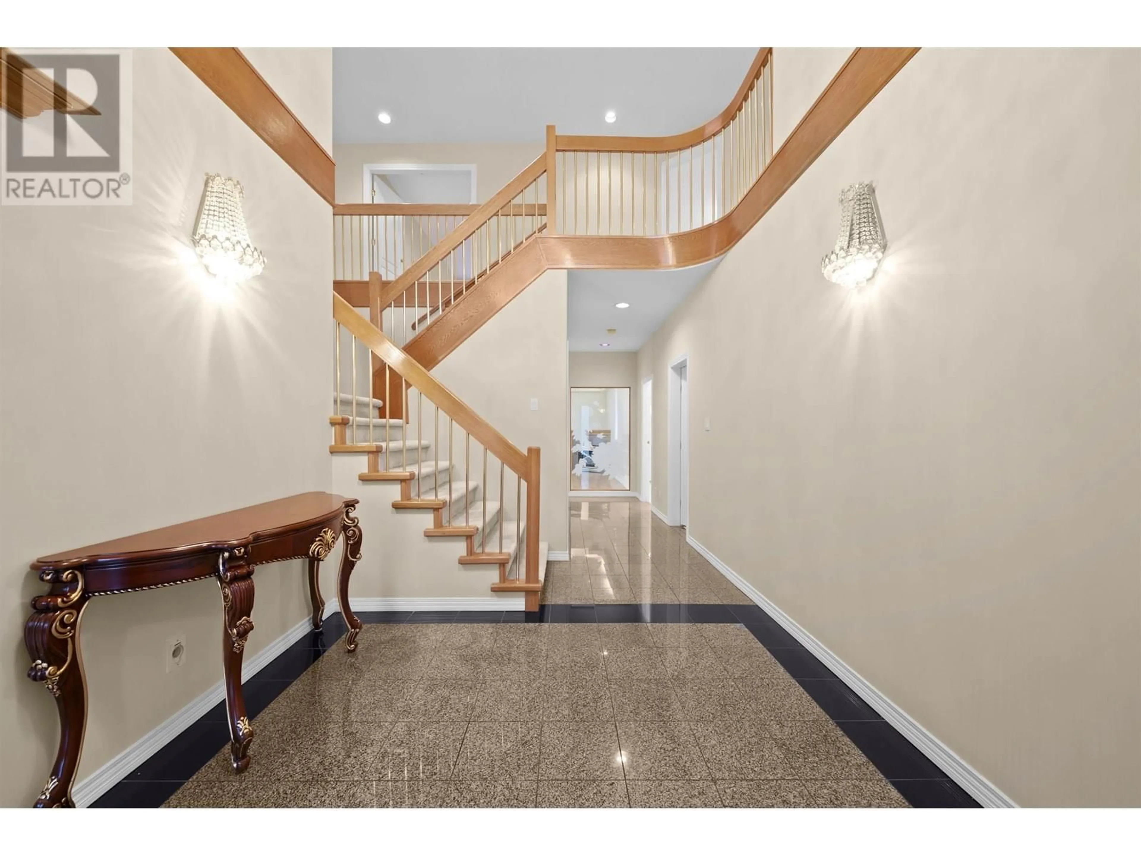 Indoor foyer for 9680 GILHURST CRESCENT, Richmond British Columbia V7A1P2