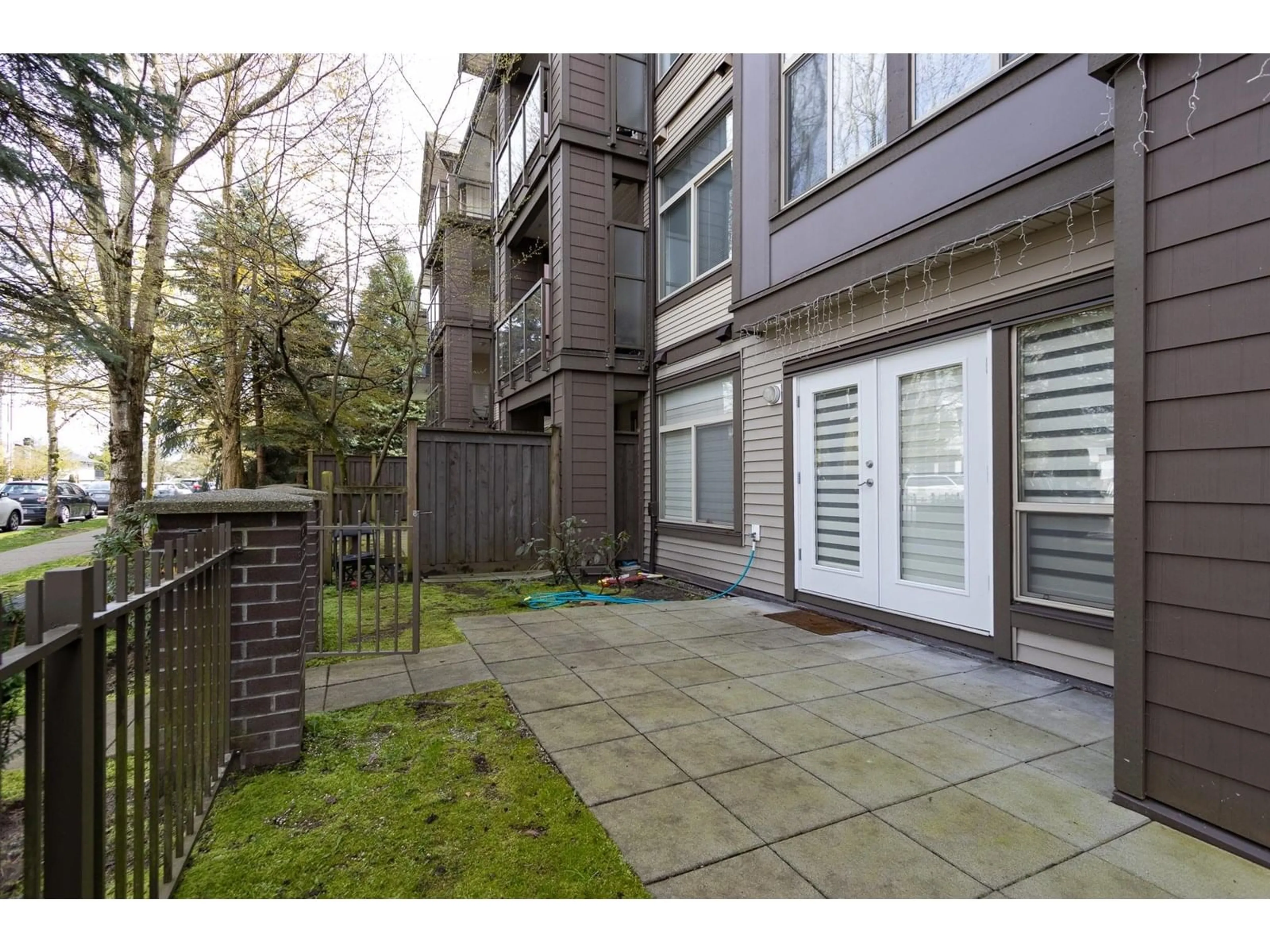 Patio, street for 103 - 15322 101, Surrey British Columbia V3R4G9