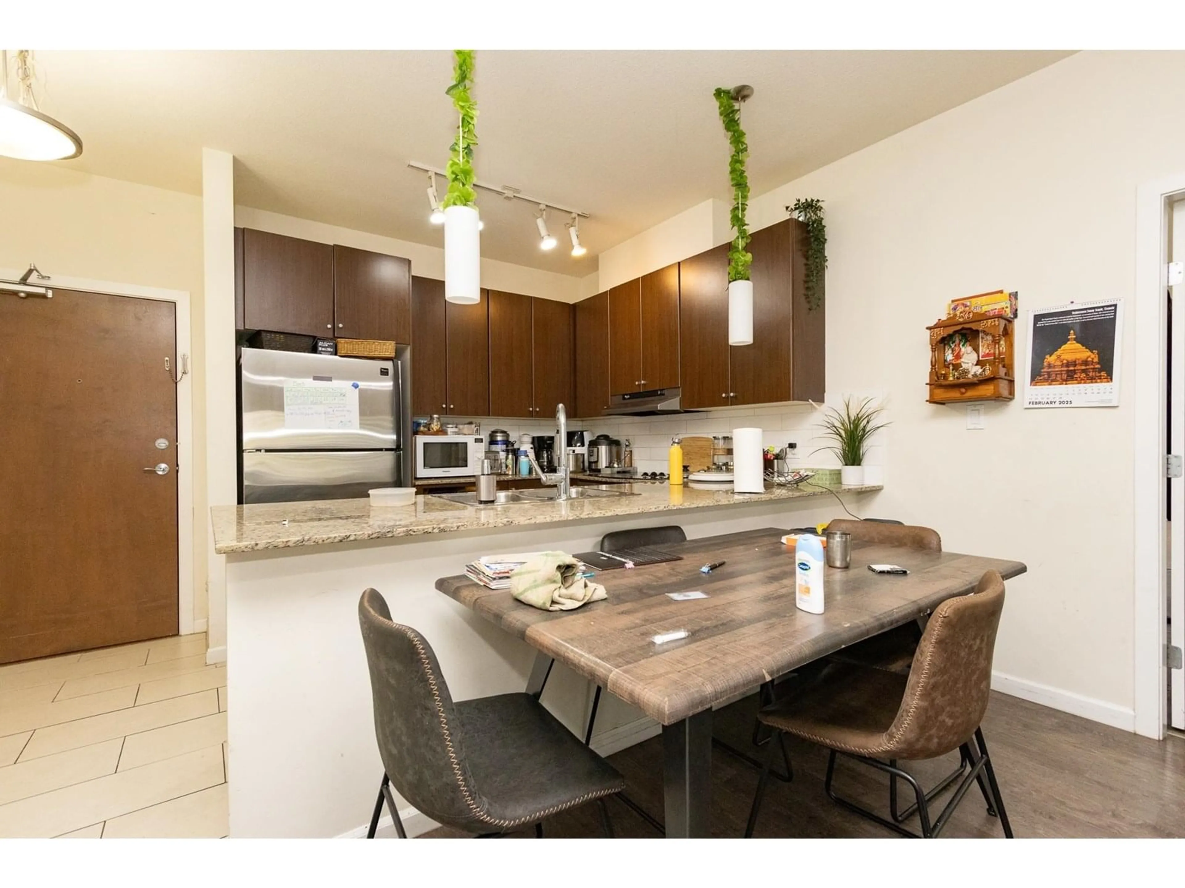 Open concept kitchen, unknown for 103 - 15322 101, Surrey British Columbia V3R4G9