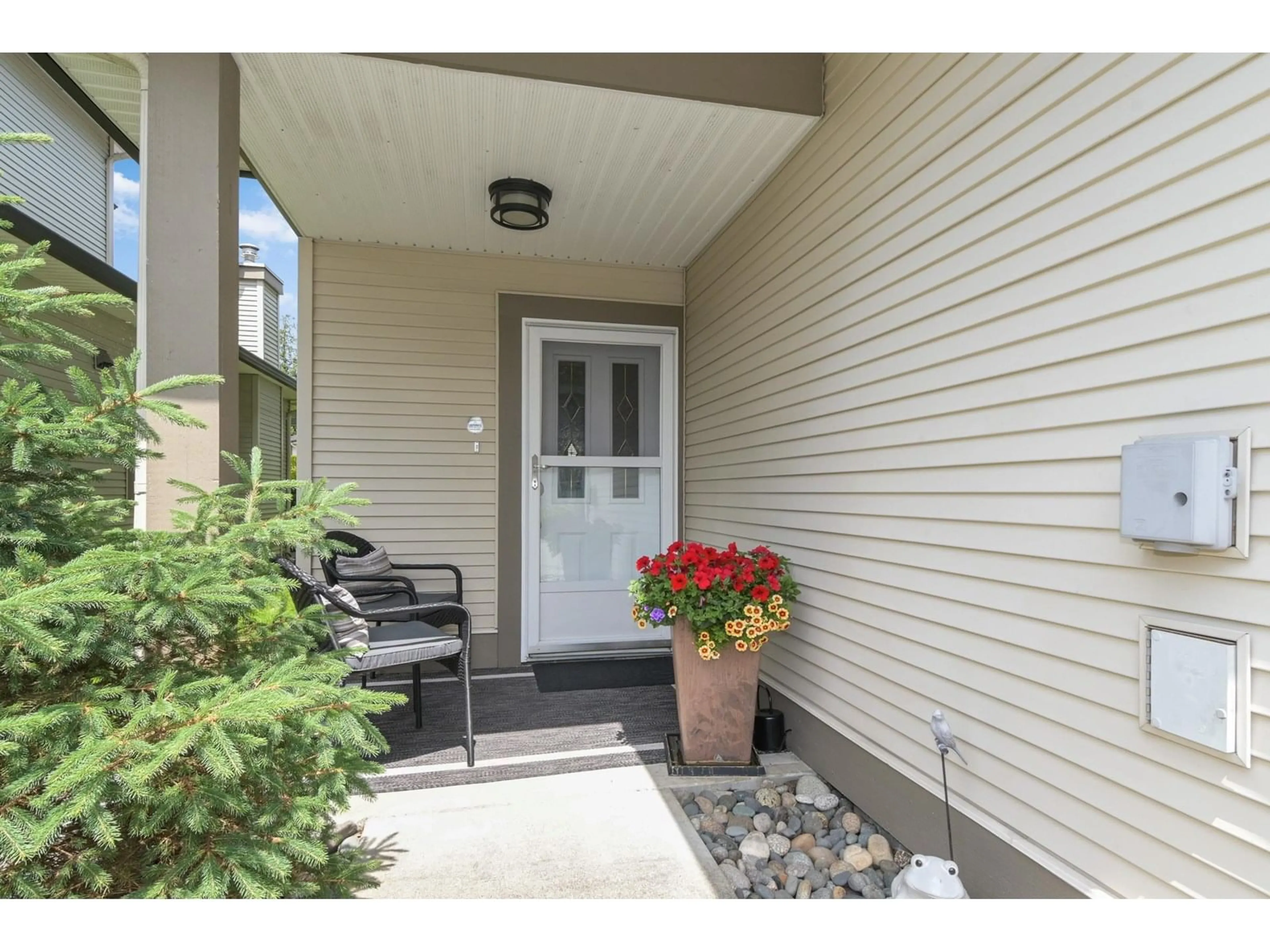 Indoor entryway for 83 - 20881 87, Langley British Columbia V1M3X1
