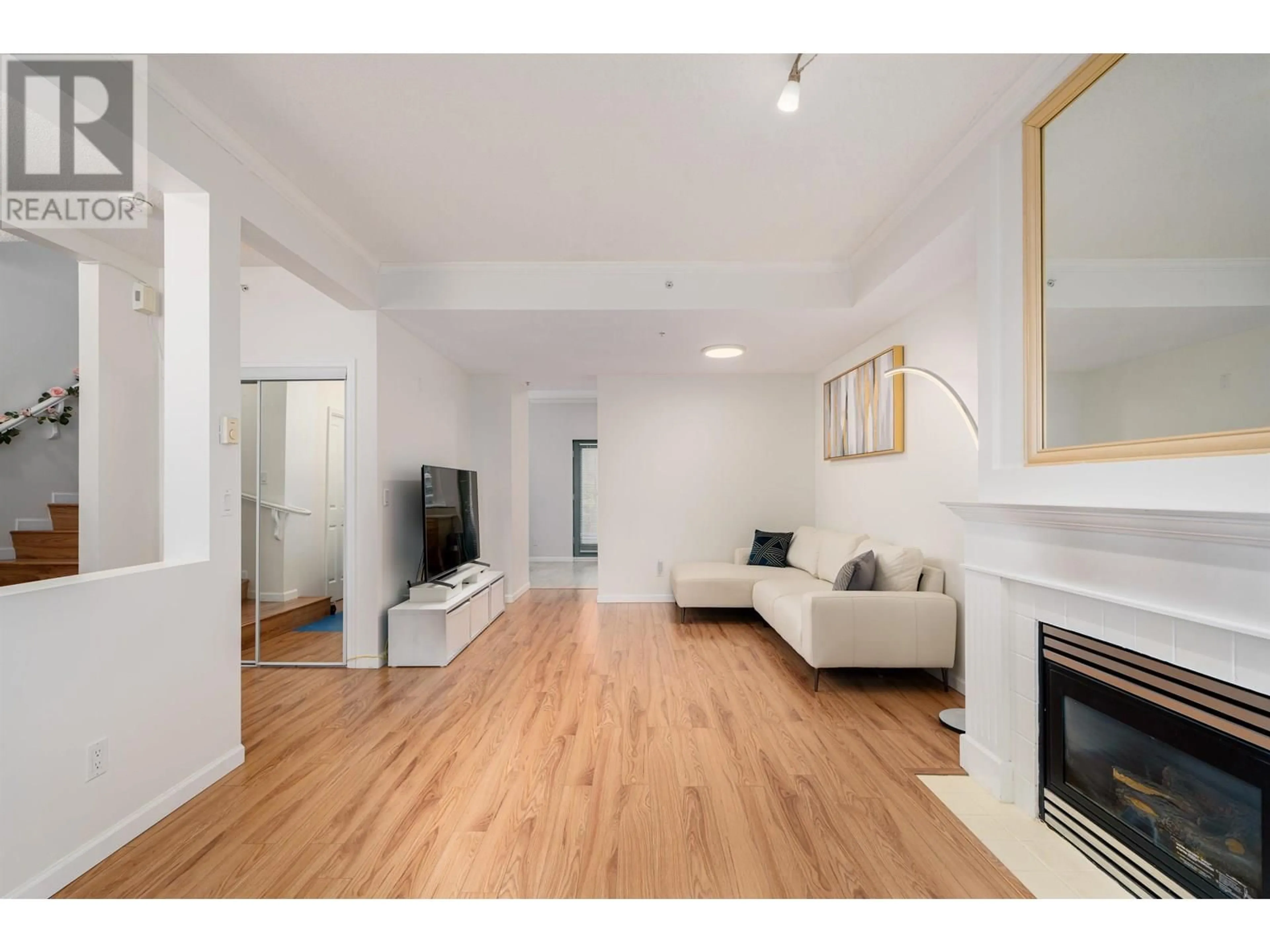 Living room with furniture, wood/laminate floor for 10 - 6611 SOUTHOAKS CRESCENT, Burnaby British Columbia V5E4L5