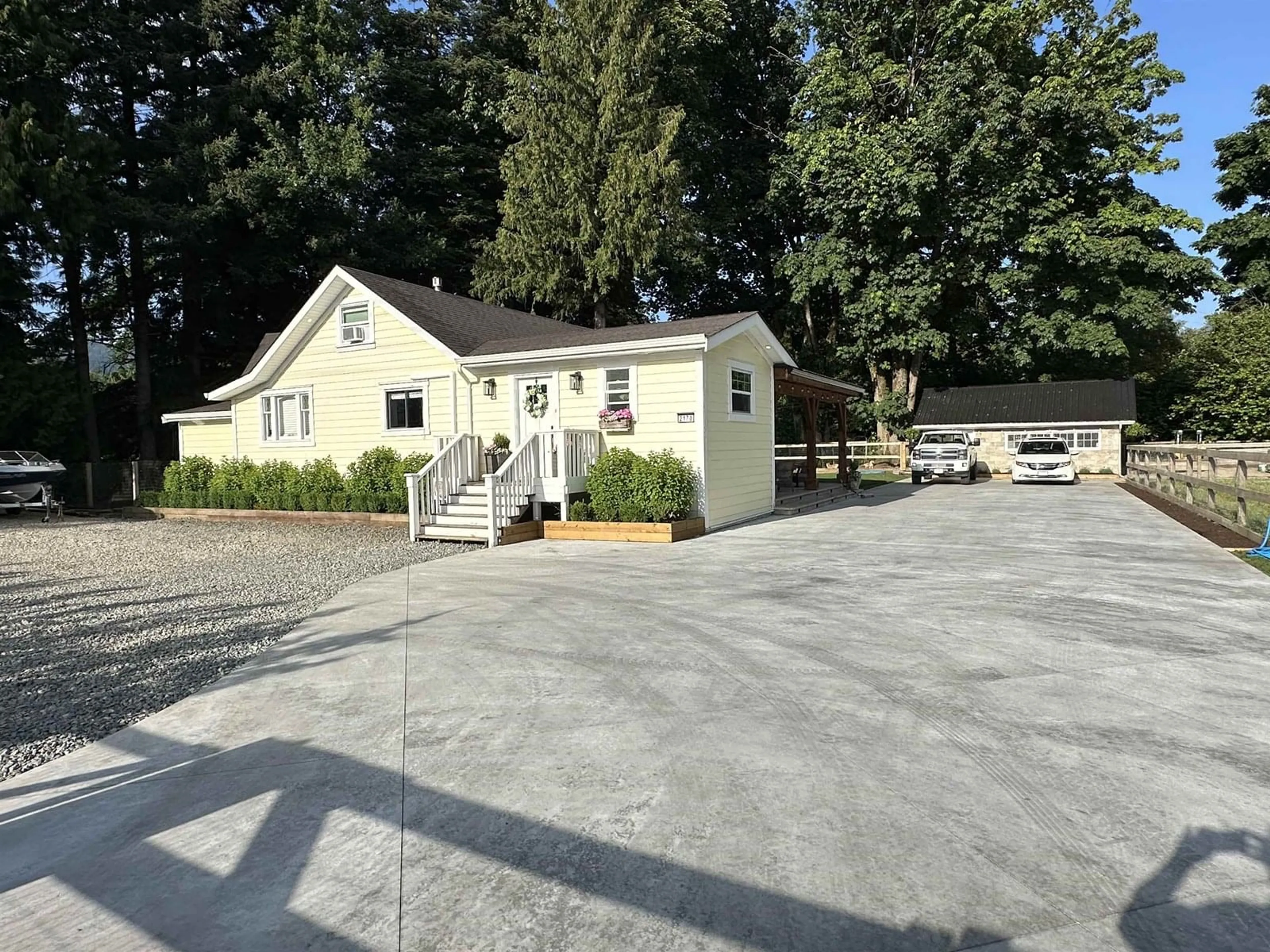 A pic from outside/outdoor area/front of a property/back of a property/a pic from drone, street for 2170 ASHTON ROAD, Agassiz British Columbia V0M1A1