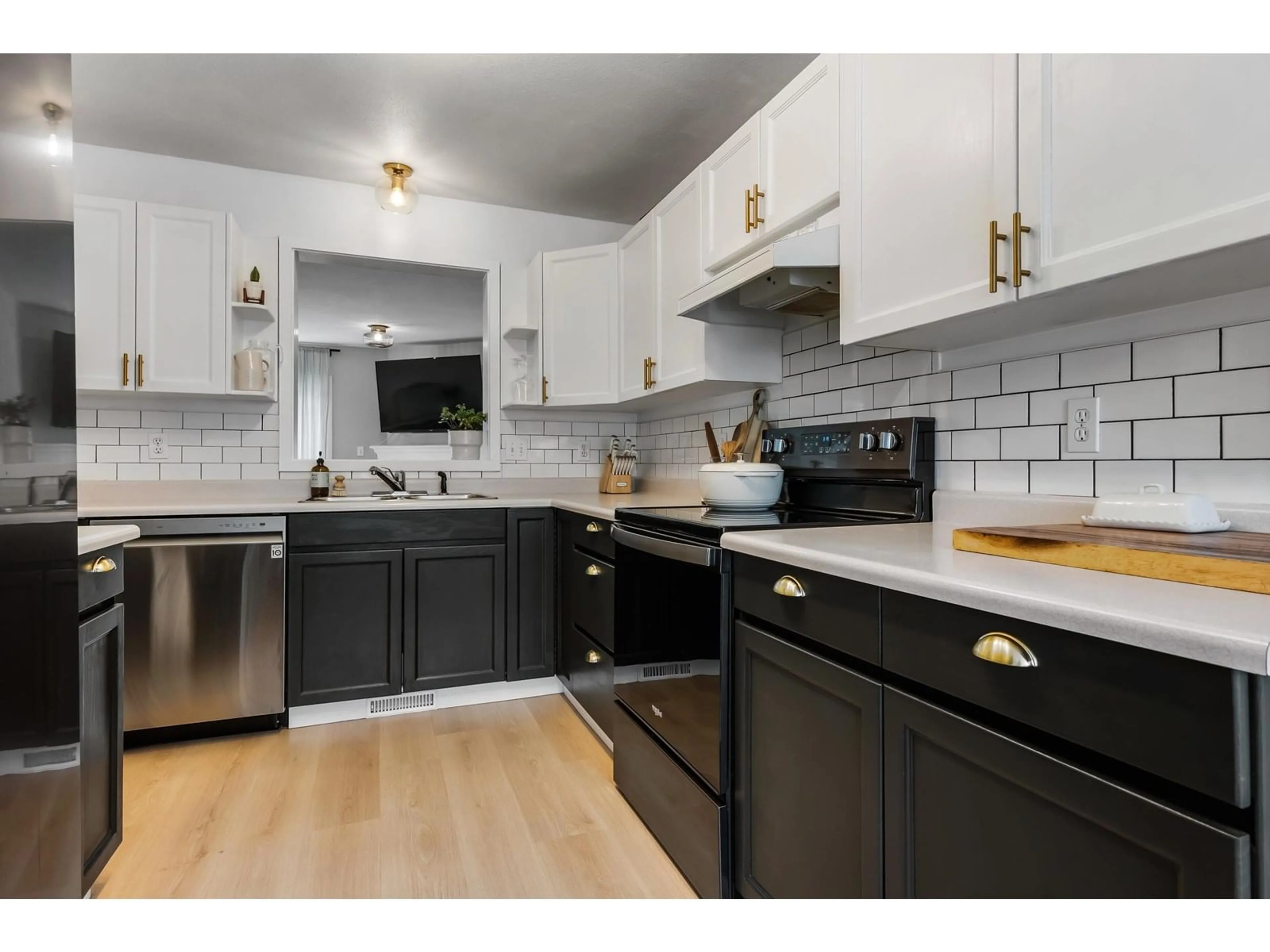 Open concept kitchen, ceramic/tile floor for 2 - 8933 BROADWAY STREET, Chilliwack British Columbia V2P5V9