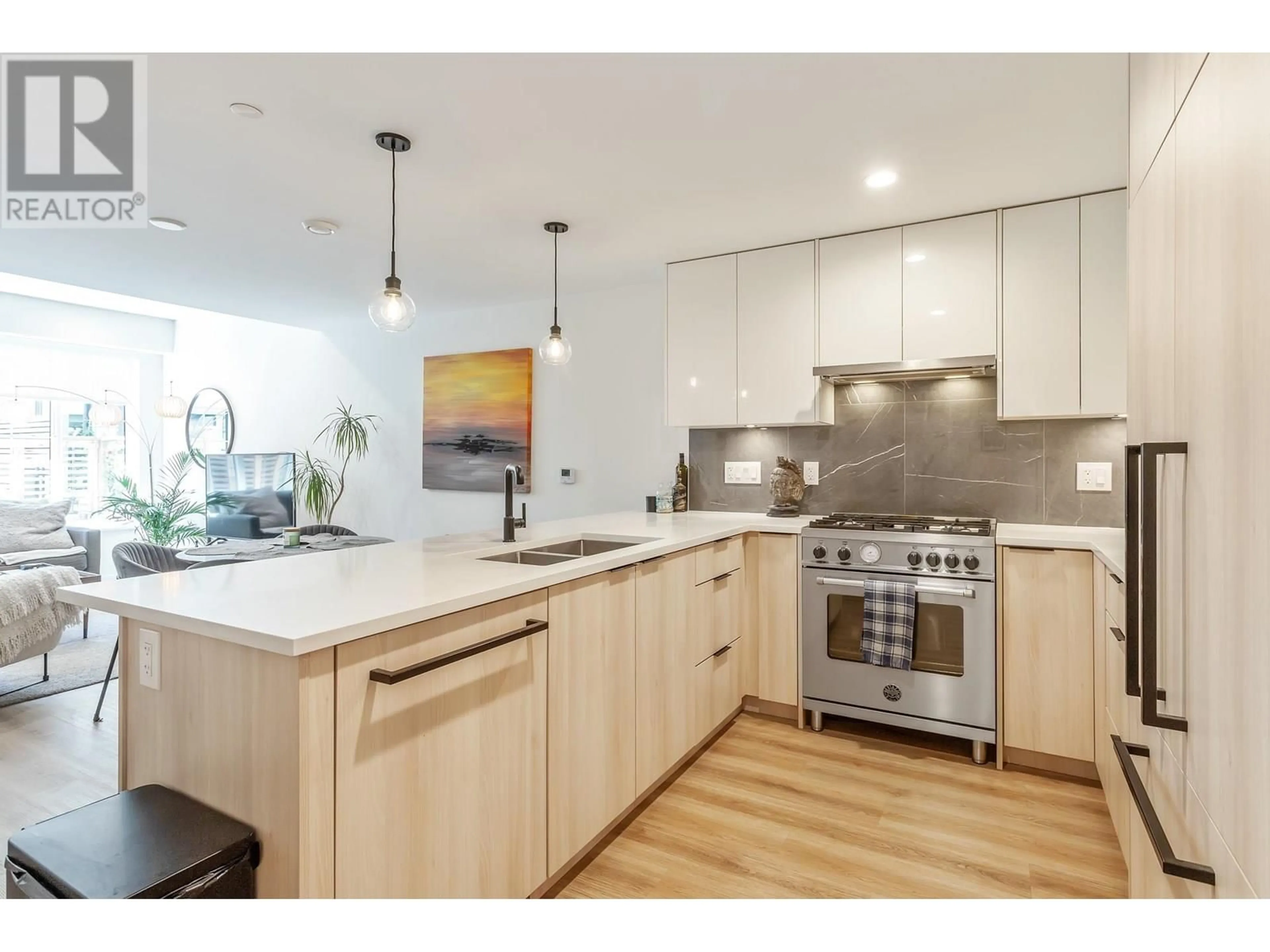 Open concept kitchen, wood/laminate floor for 6 - 237 RIDGEWAY AVENUE, North Vancouver British Columbia V7L0H6