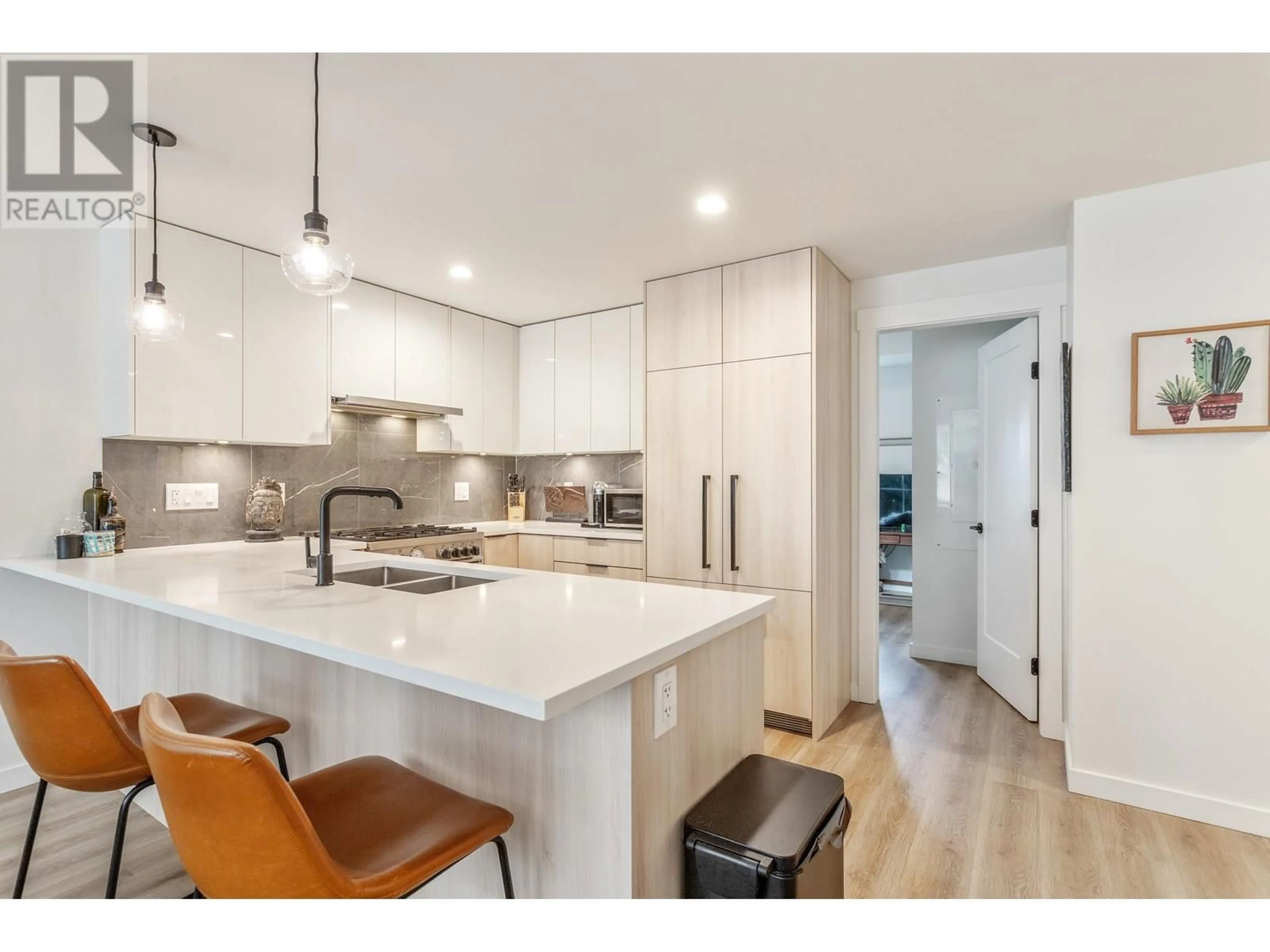Open concept kitchen, ceramic/tile floor for 6 - 237 RIDGEWAY AVENUE, North Vancouver British Columbia V7L0H6
