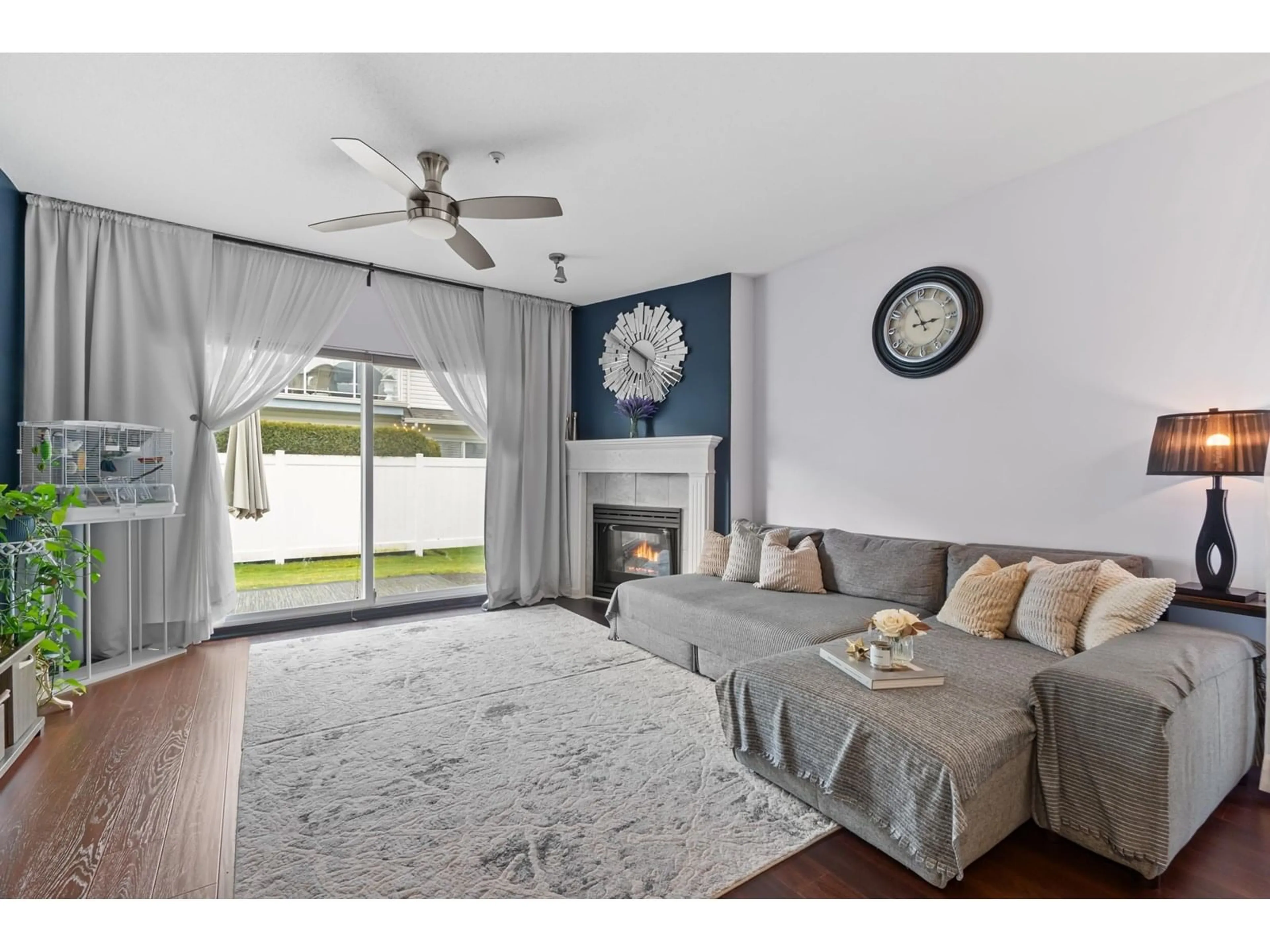 Living room with furniture, unknown for 12 - 21579 88B, Langley British Columbia V1M2X4