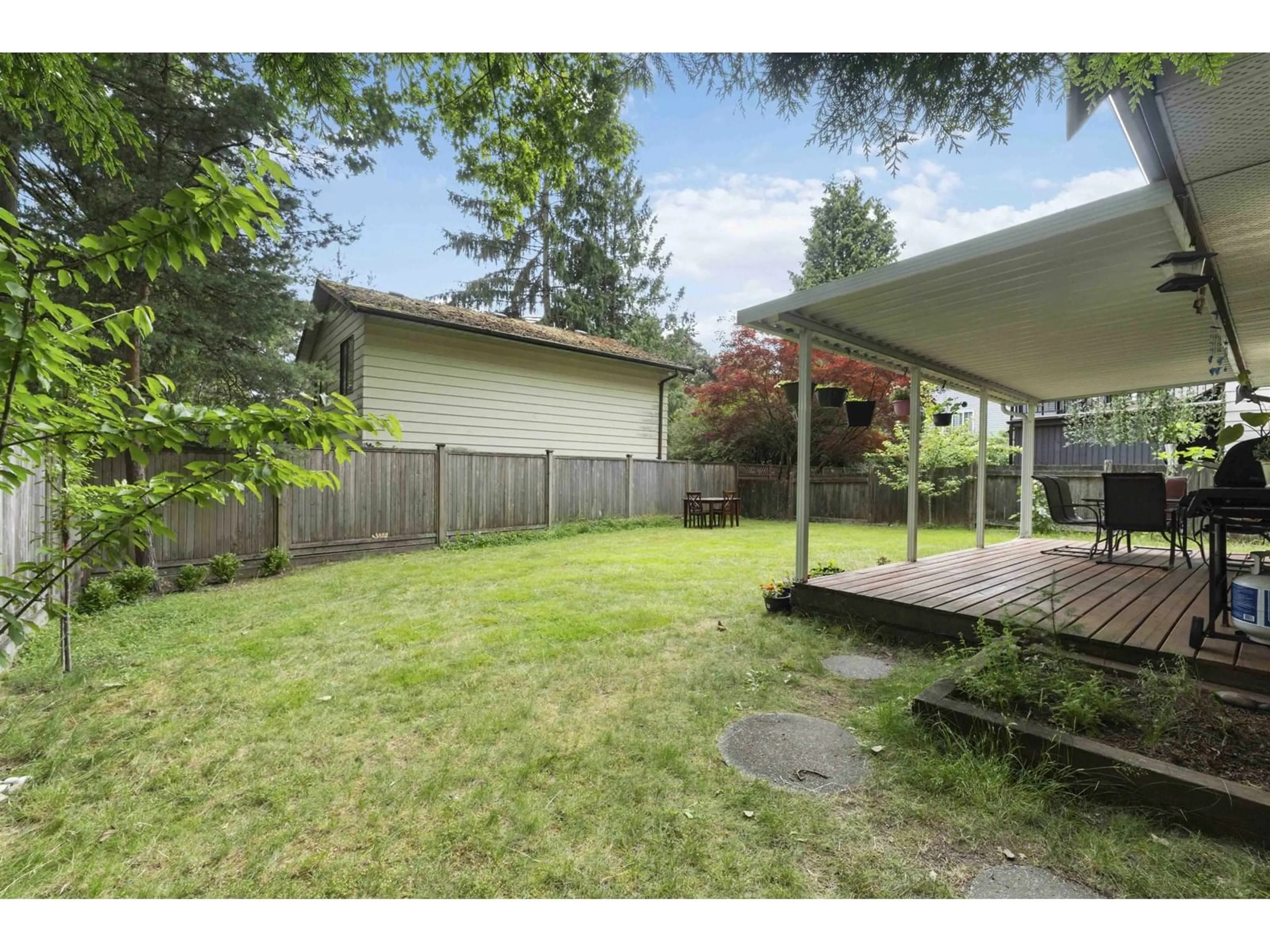 Patio, unknown for 6717 141, Surrey British Columbia V3W6X2