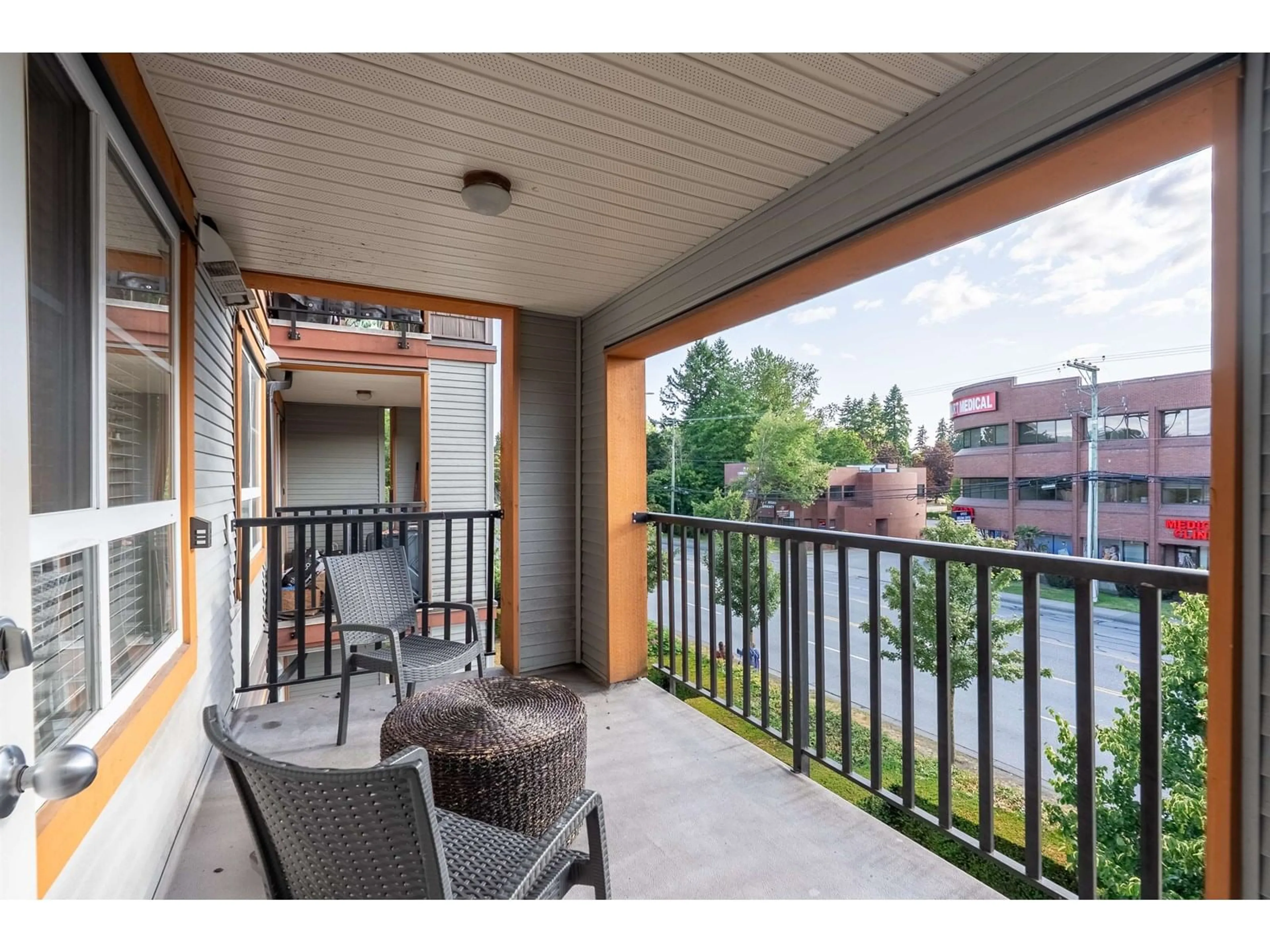 Balcony in the apartment, water/lake/river/ocean view for 314 - 6960 120, Surrey British Columbia V3W1V4