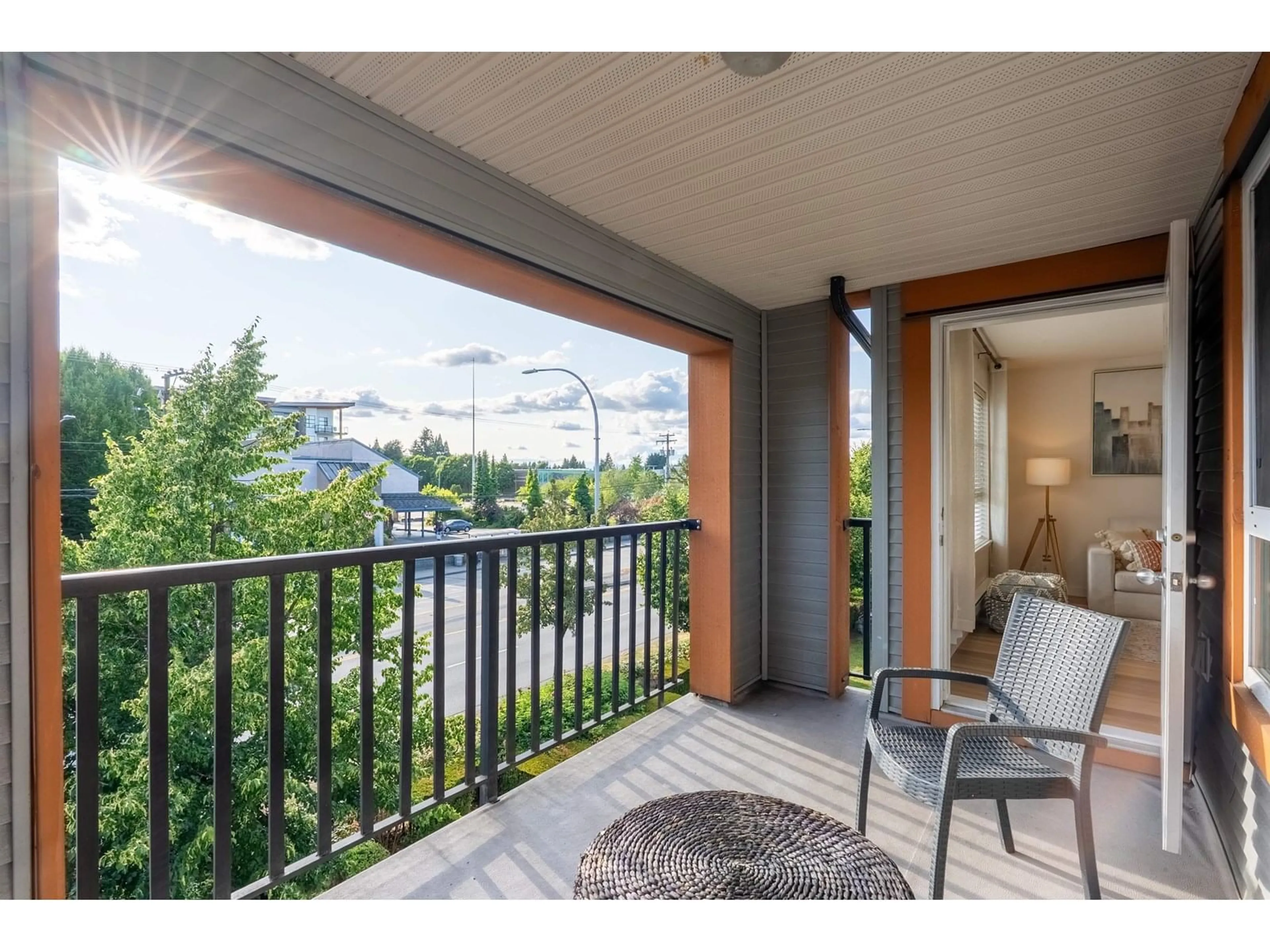 Balcony in the apartment, water/lake/river/ocean view for 314 - 6960 120, Surrey British Columbia V3W1V4
