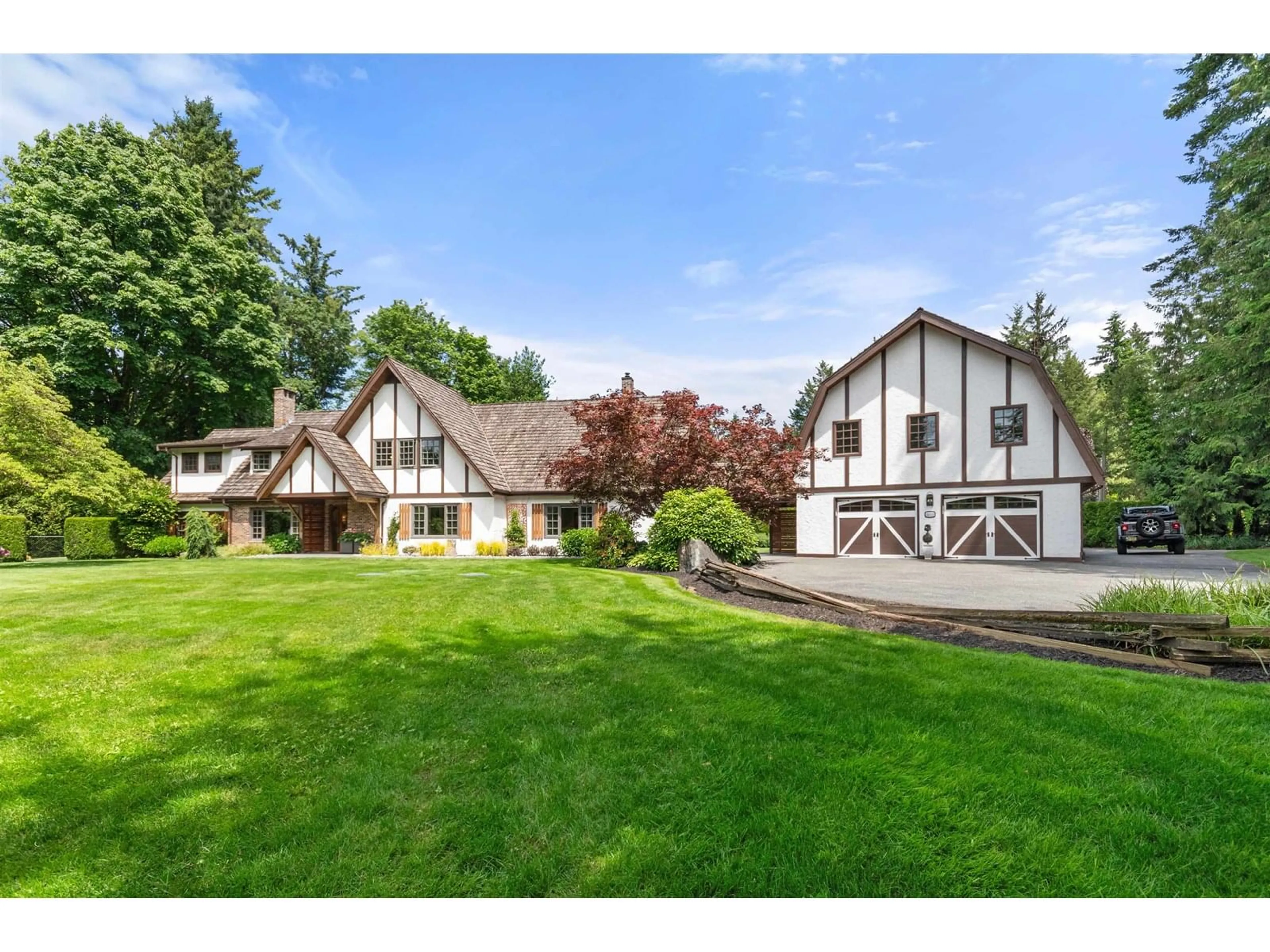A pic from outside/outdoor area/front of a property/back of a property/a pic from drone, unknown for 24311 63, Langley British Columbia V2Y2G4