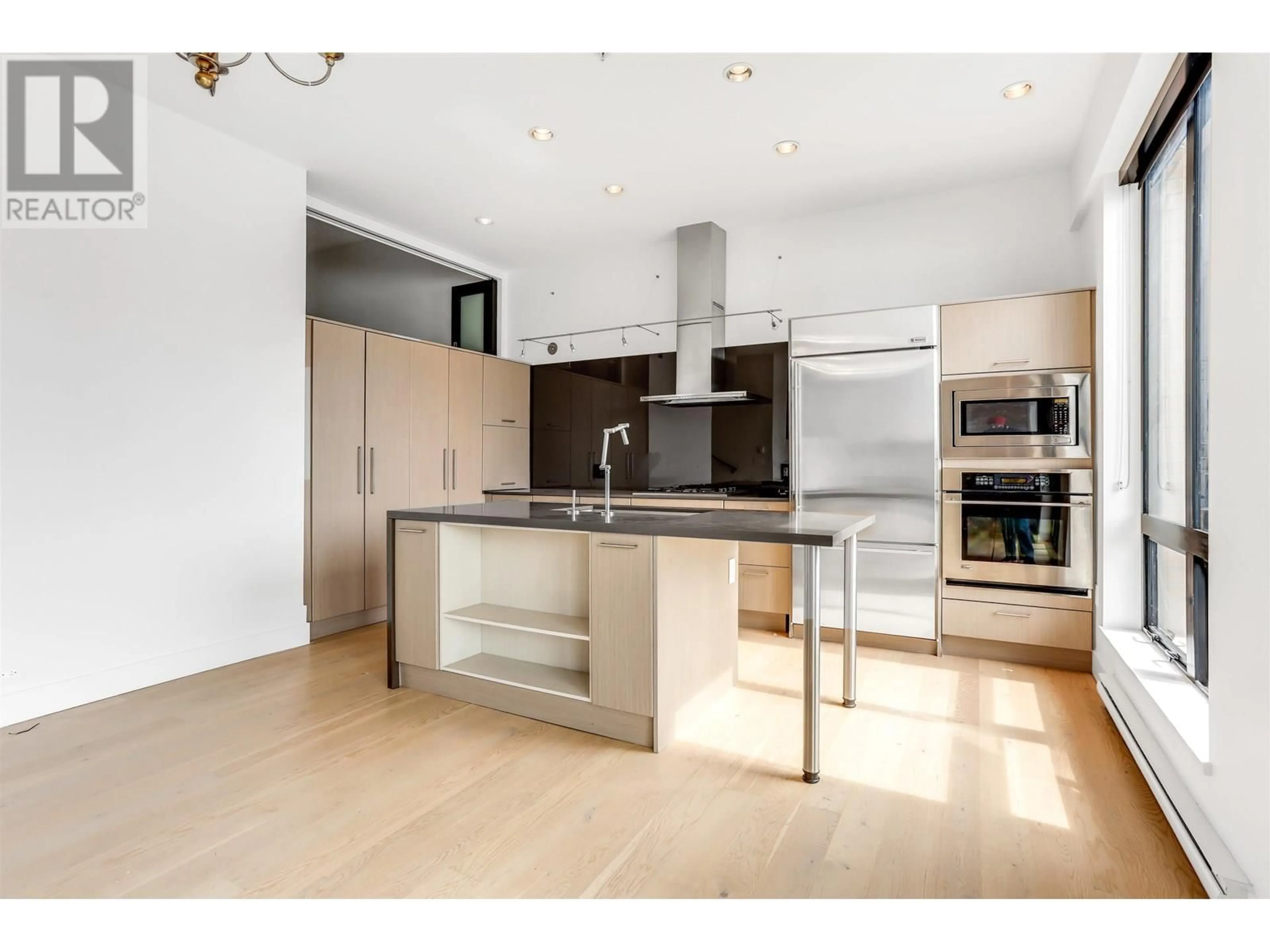 Open concept kitchen, wood/laminate floor for 313 - 220 SALTER STREET, New Westminster British Columbia V3M0H4
