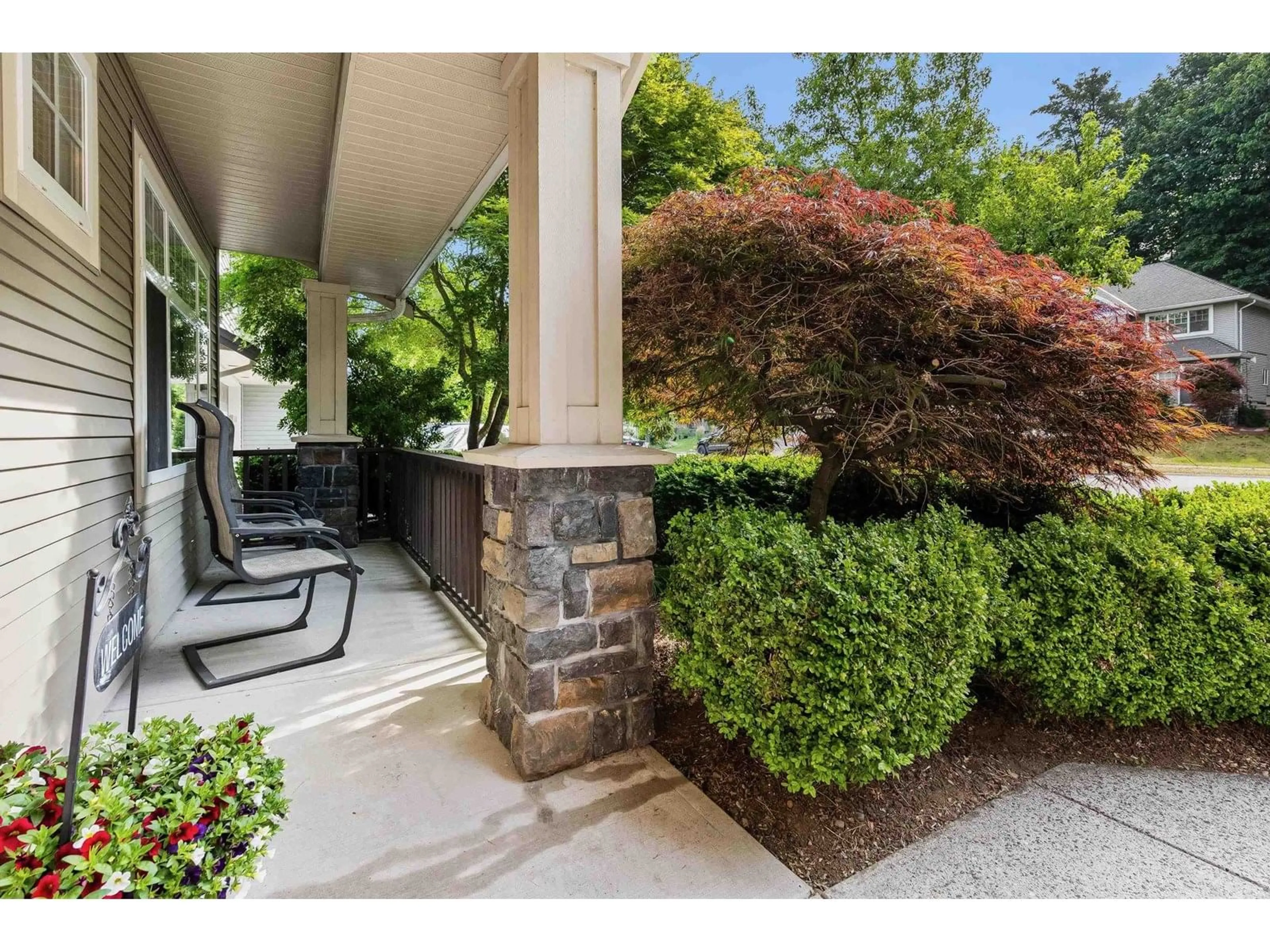 Patio, street for 35105 LABURNUM, Abbotsford British Columbia V2S8K3