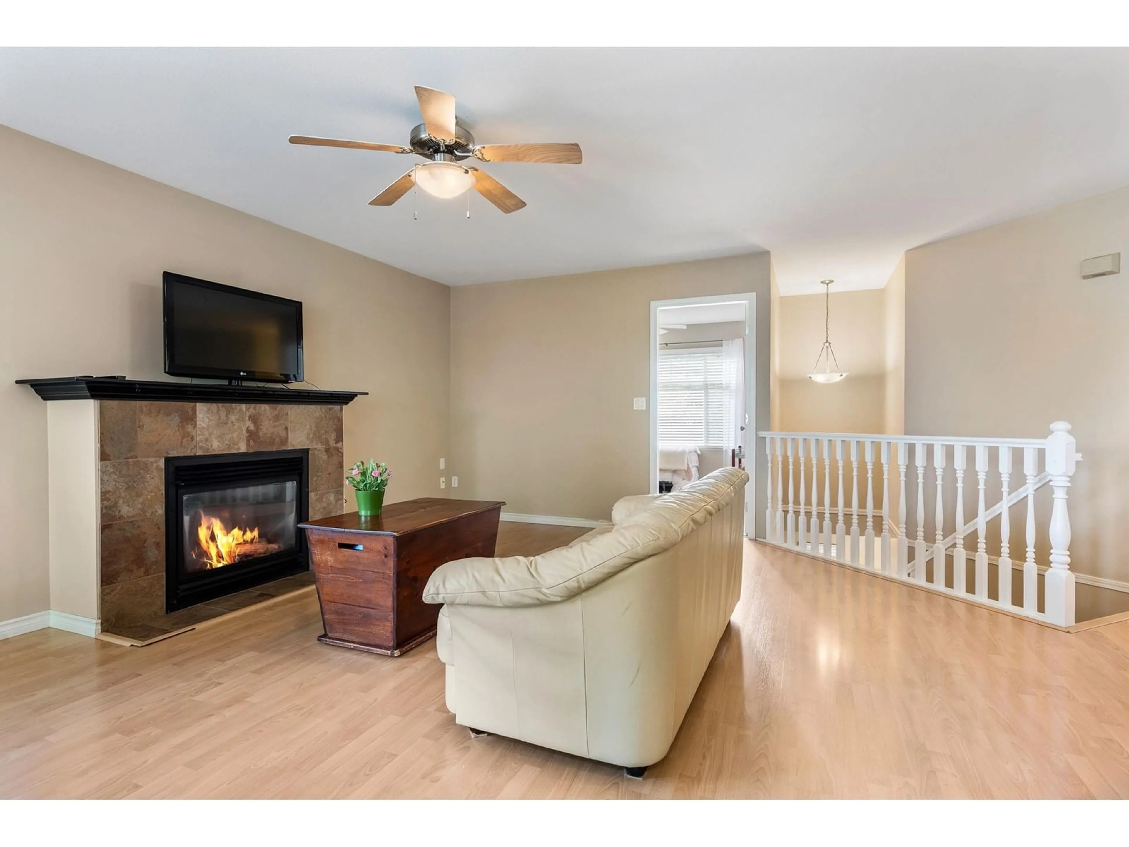 Living room with furniture, wood/laminate floor for 35105 LABURNUM, Abbotsford British Columbia V2S8K3