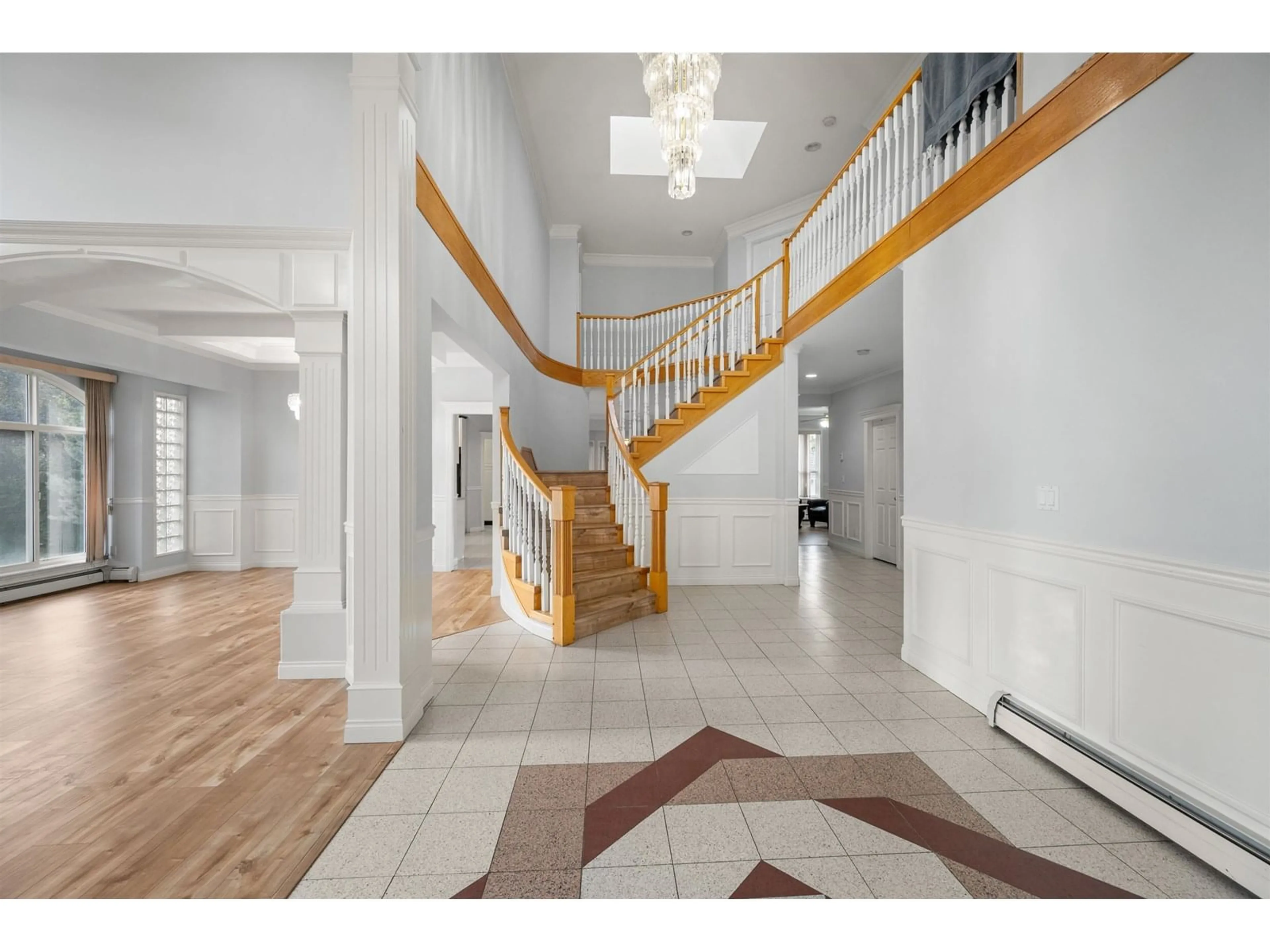 Indoor foyer for 13607 60A, Surrey British Columbia V3X3L1