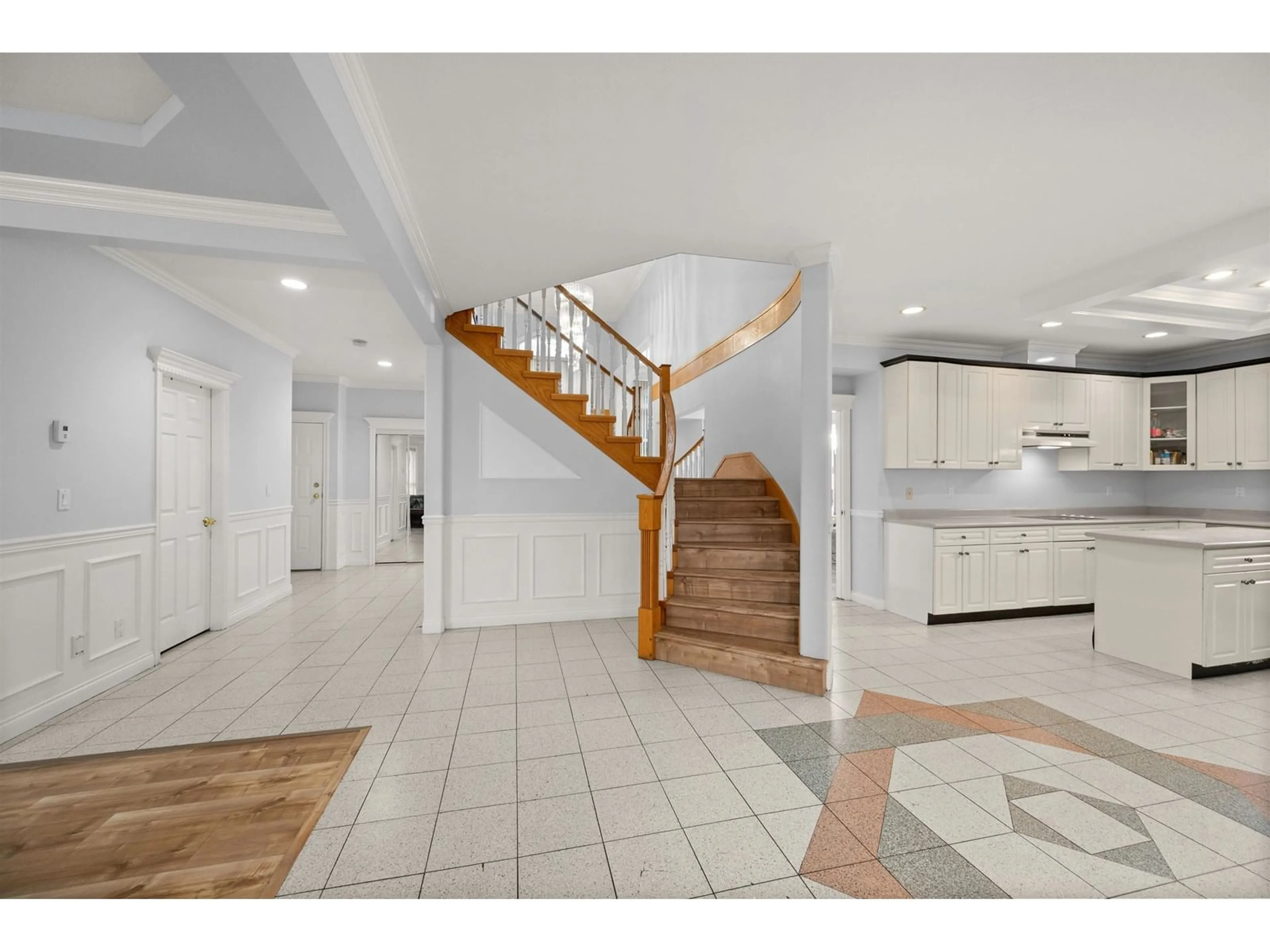 Indoor foyer for 13607 60A, Surrey British Columbia V3X3L1
