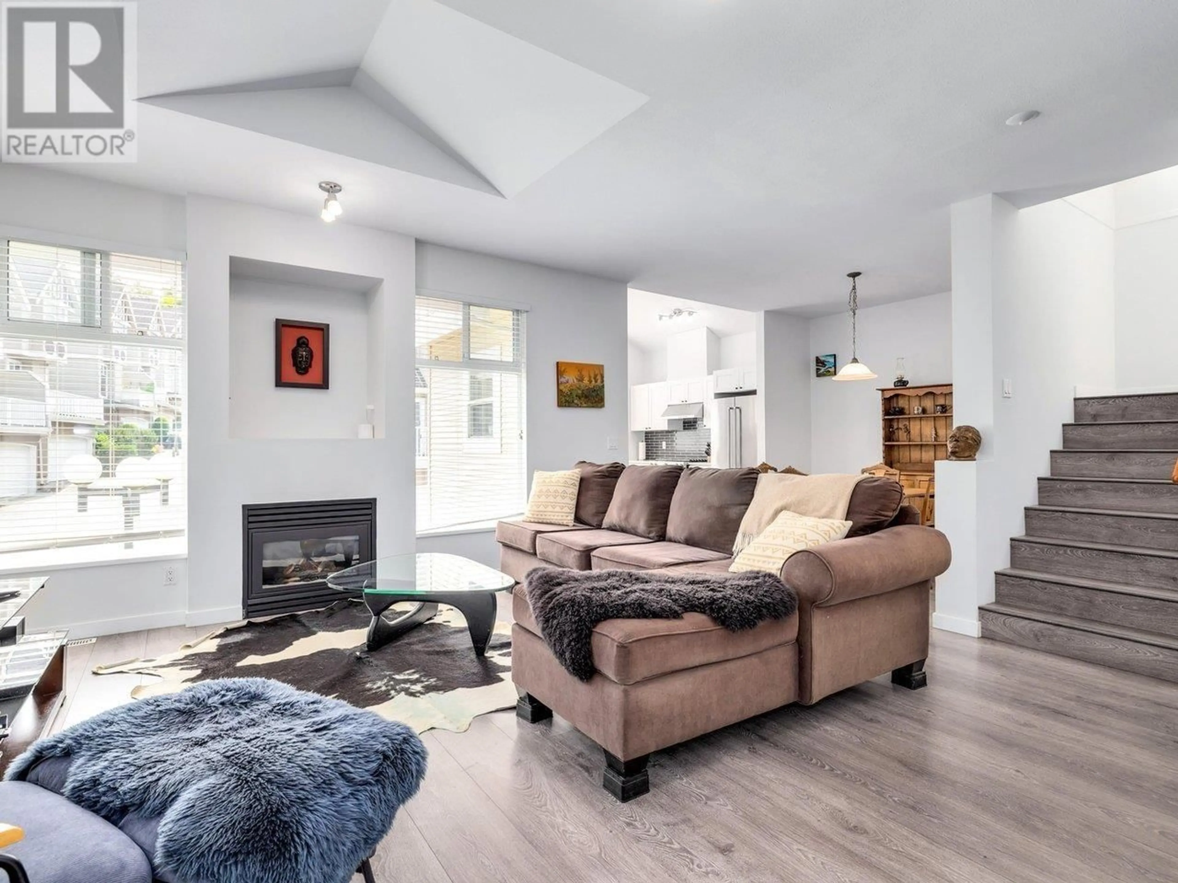 Living room with furniture, unknown for 22 - 7488 MULBERRY PLACE, Burnaby British Columbia V3N5B4