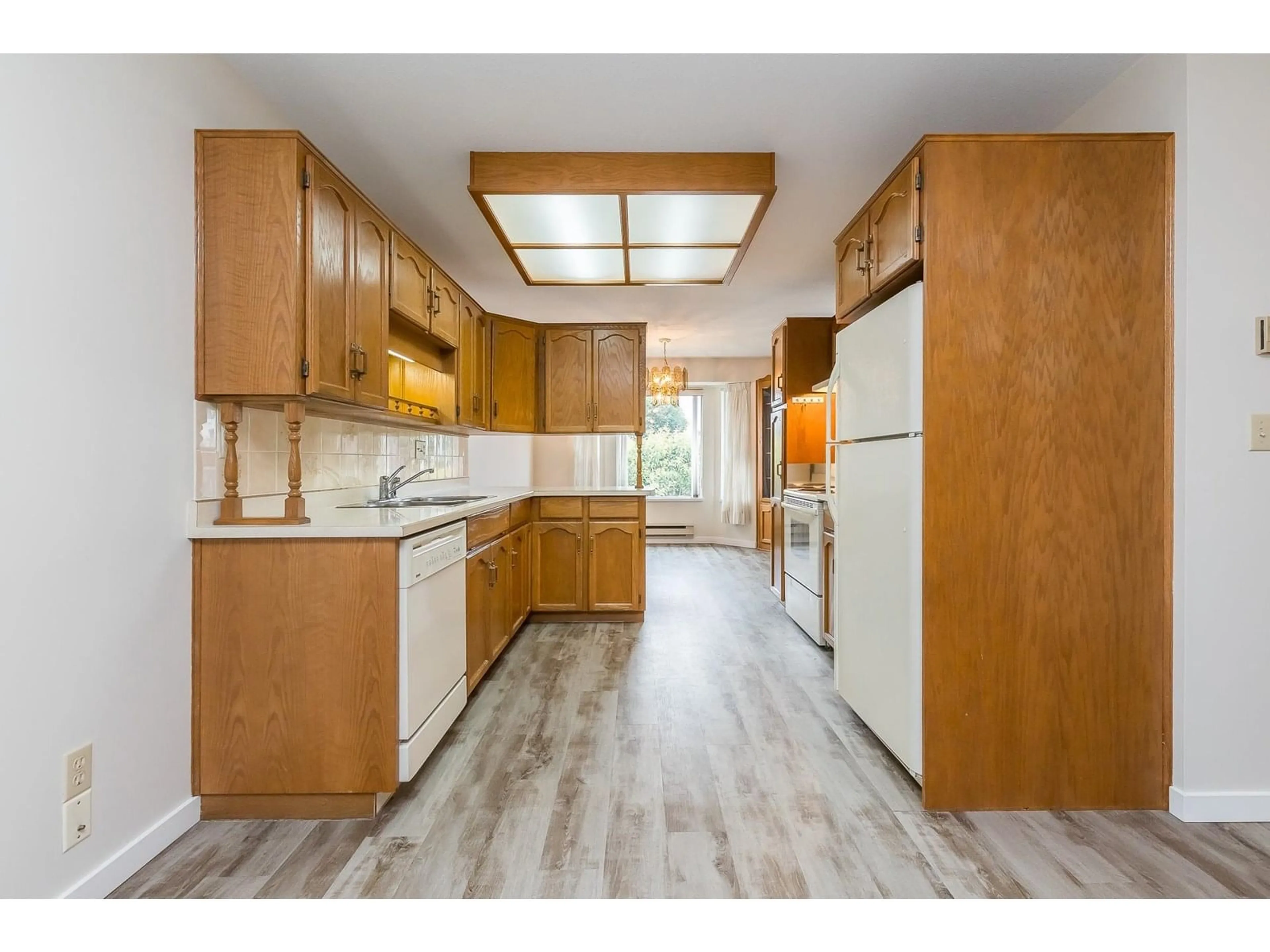Standard kitchen, unknown for 4 - 2901 TRAFALGAR, Abbotsford British Columbia V2S7Y1