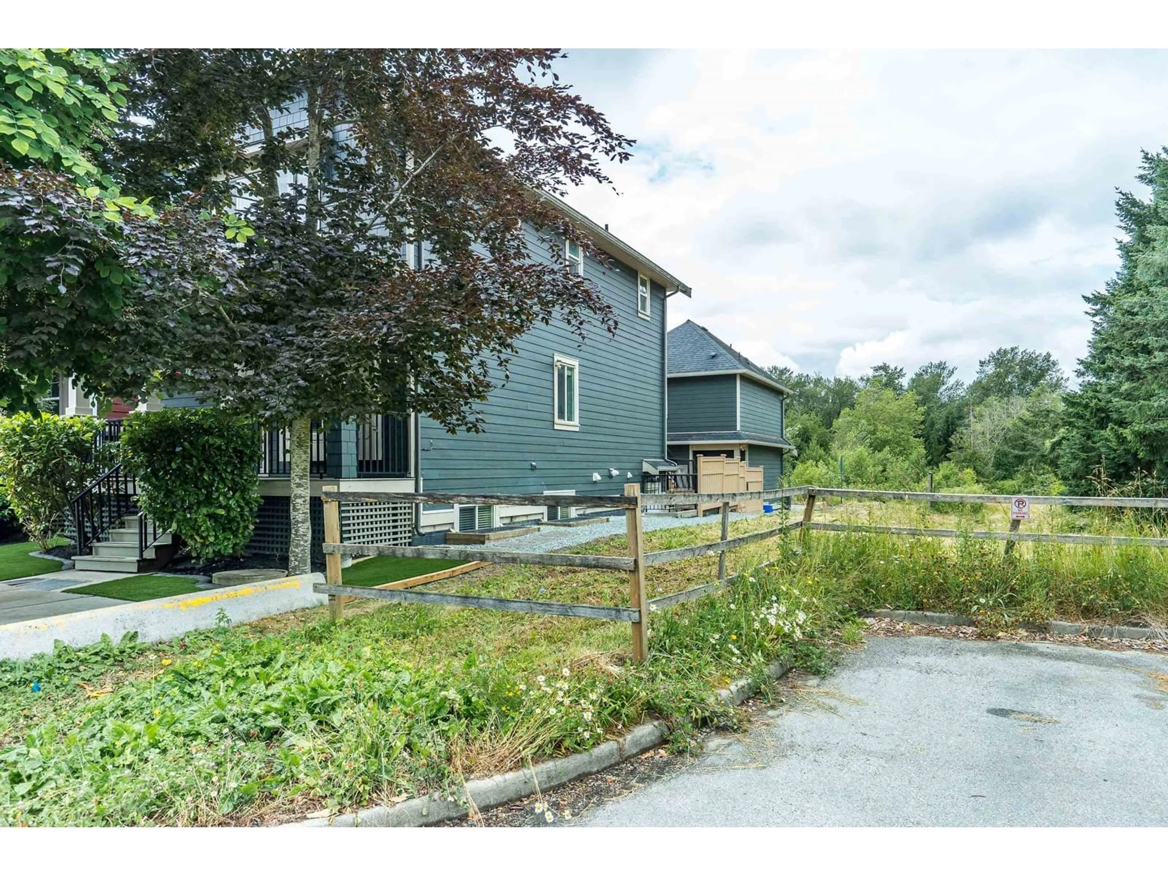 A pic from outside/outdoor area/front of a property/back of a property/a pic from drone, street for 7343 191B, Surrey British Columbia V5N0B4
