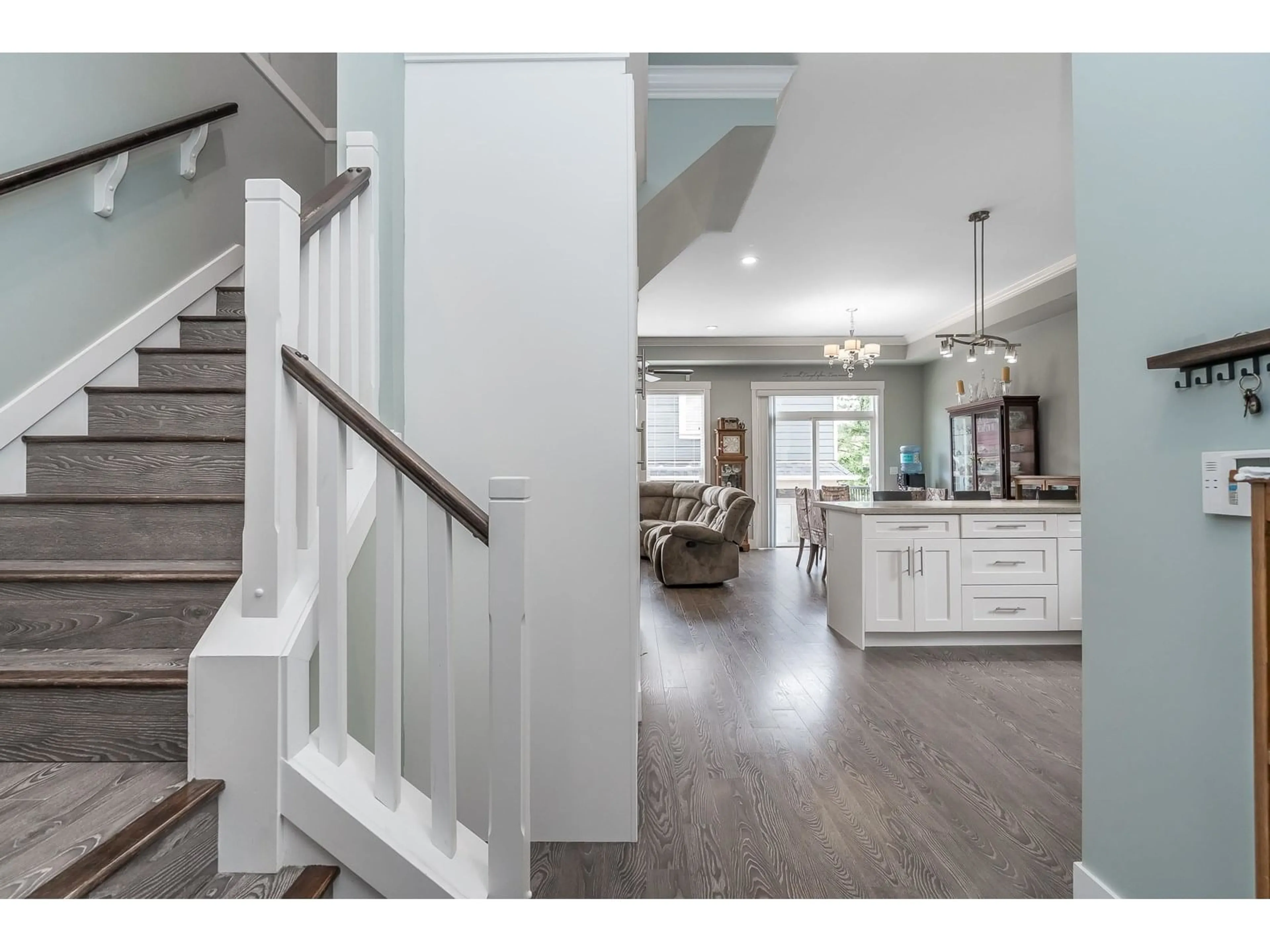 Indoor entryway for 7343 191B, Surrey British Columbia V5N0B4
