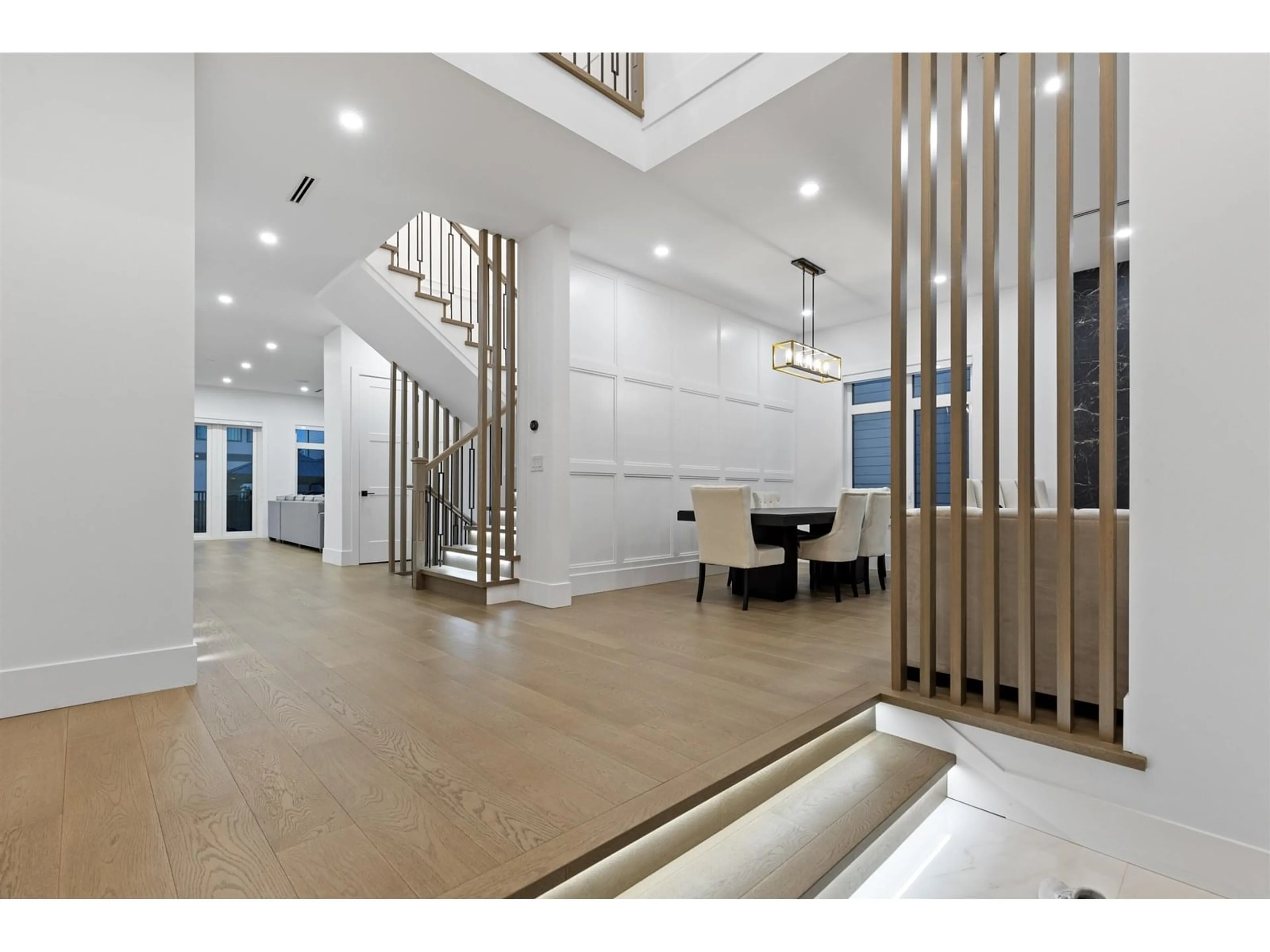 Indoor foyer for 19759 33, Langley British Columbia V3A0N9