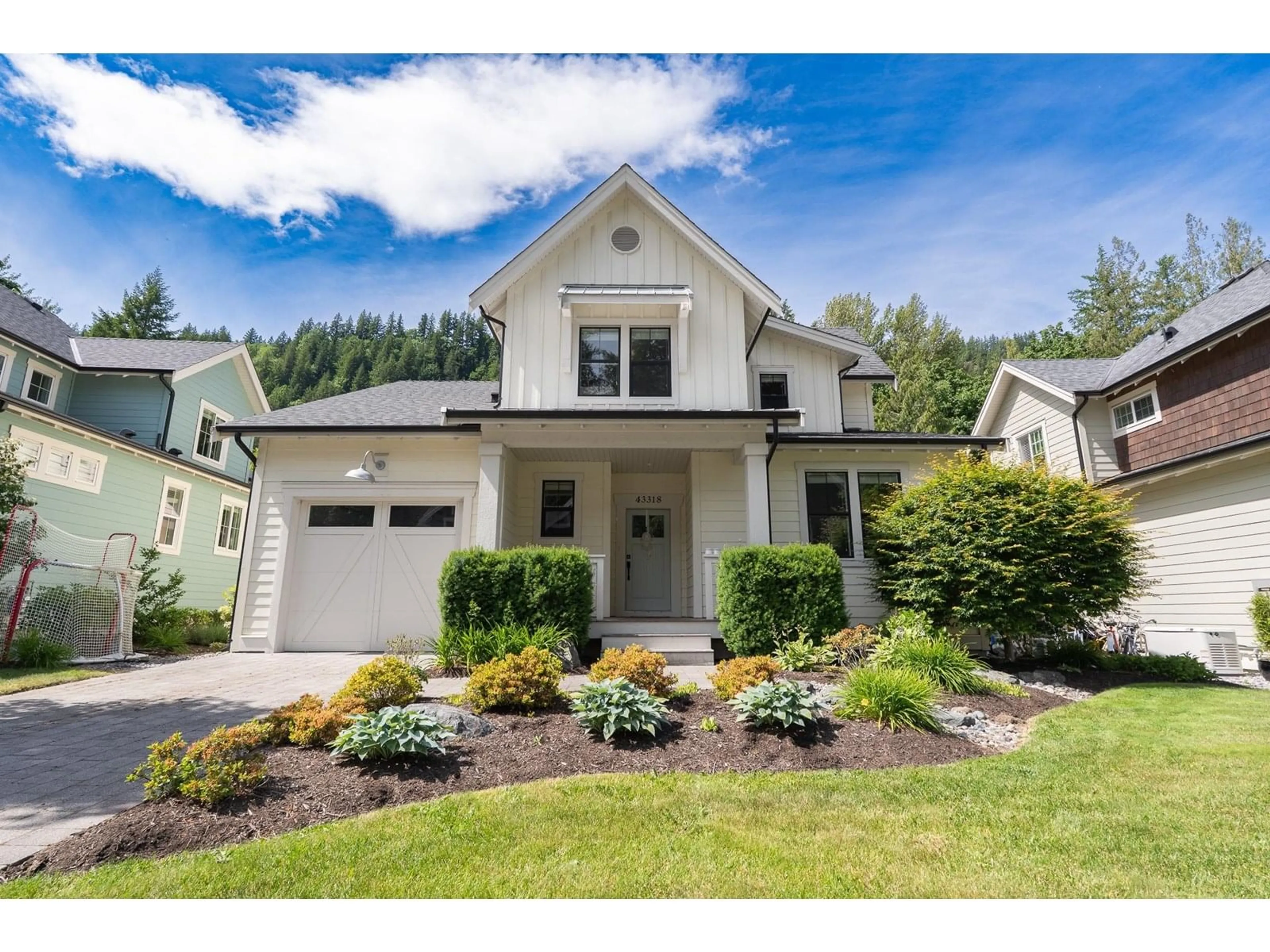 Home with vinyl exterior material, street for 43318 CREEKSIDE CIRCLE, Chilliwack British Columbia V2R0Z4