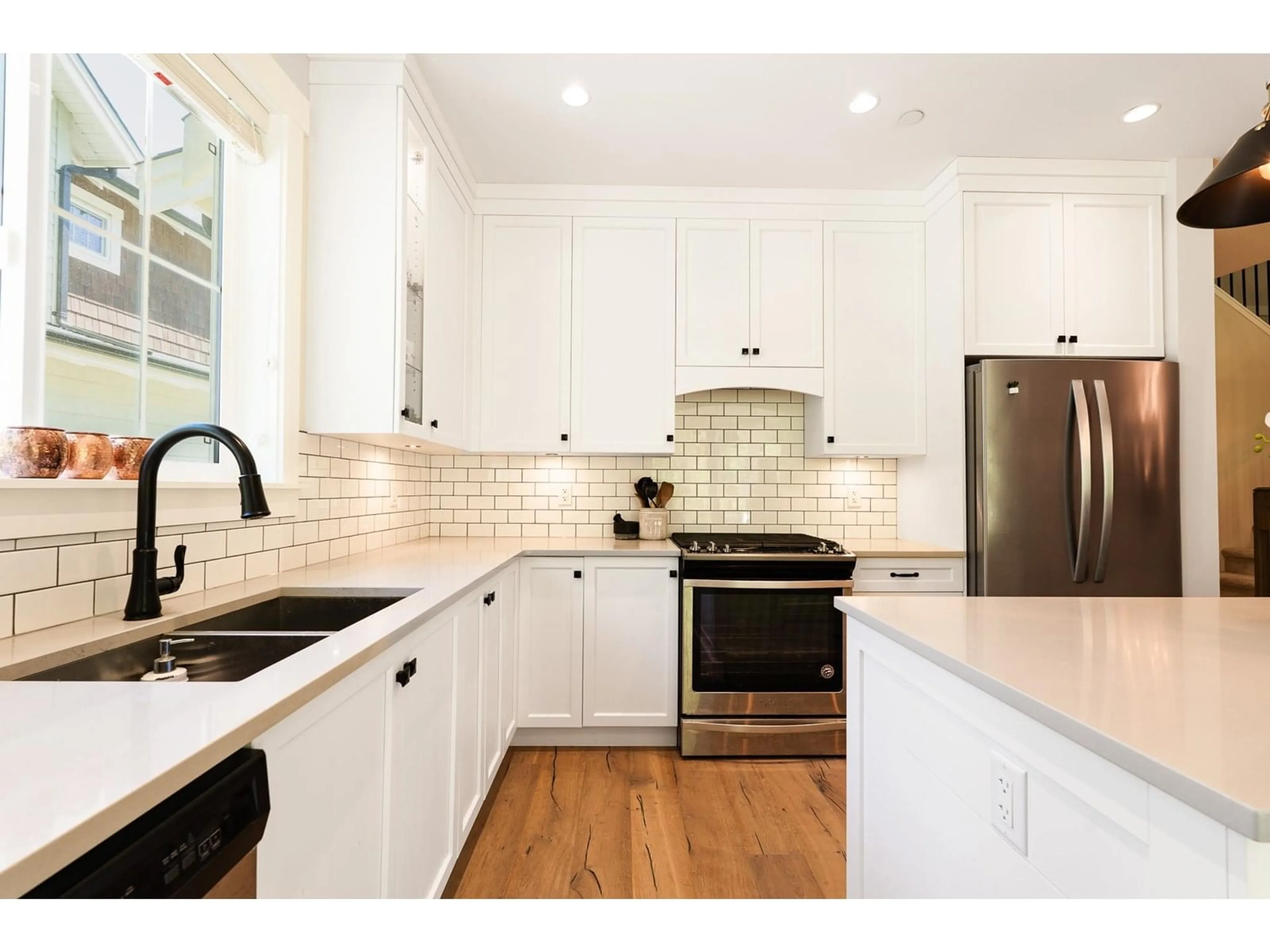 Open concept kitchen, ceramic/tile floor for 43318 CREEKSIDE CIRCLE, Chilliwack British Columbia V2R0Z4