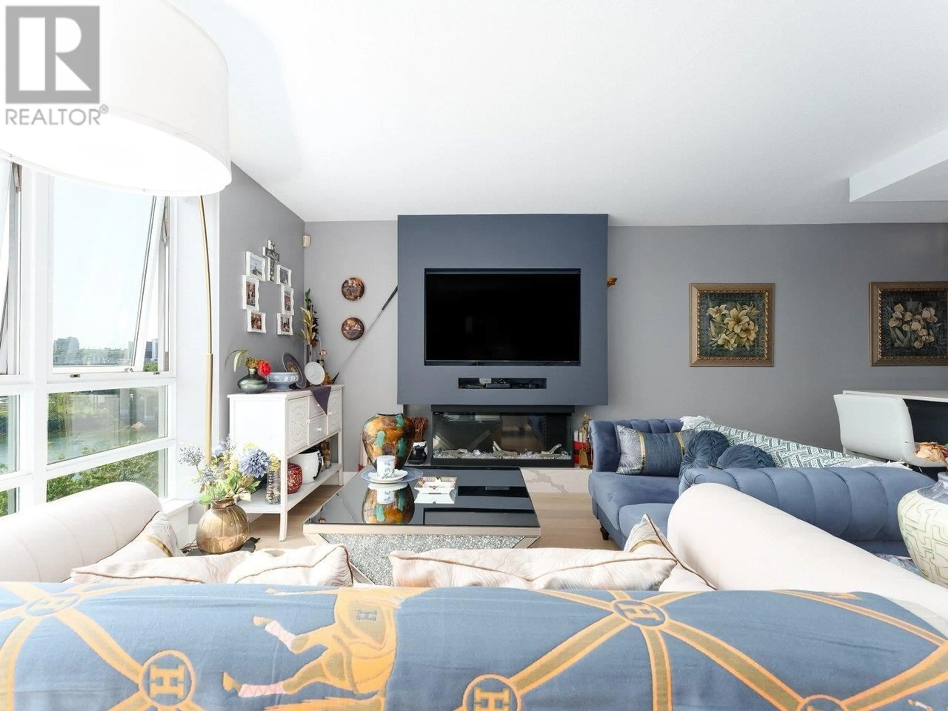 Living room with furniture, unknown for 1006 - 980 COOPERAGE WAY, Vancouver British Columbia V6B0C3