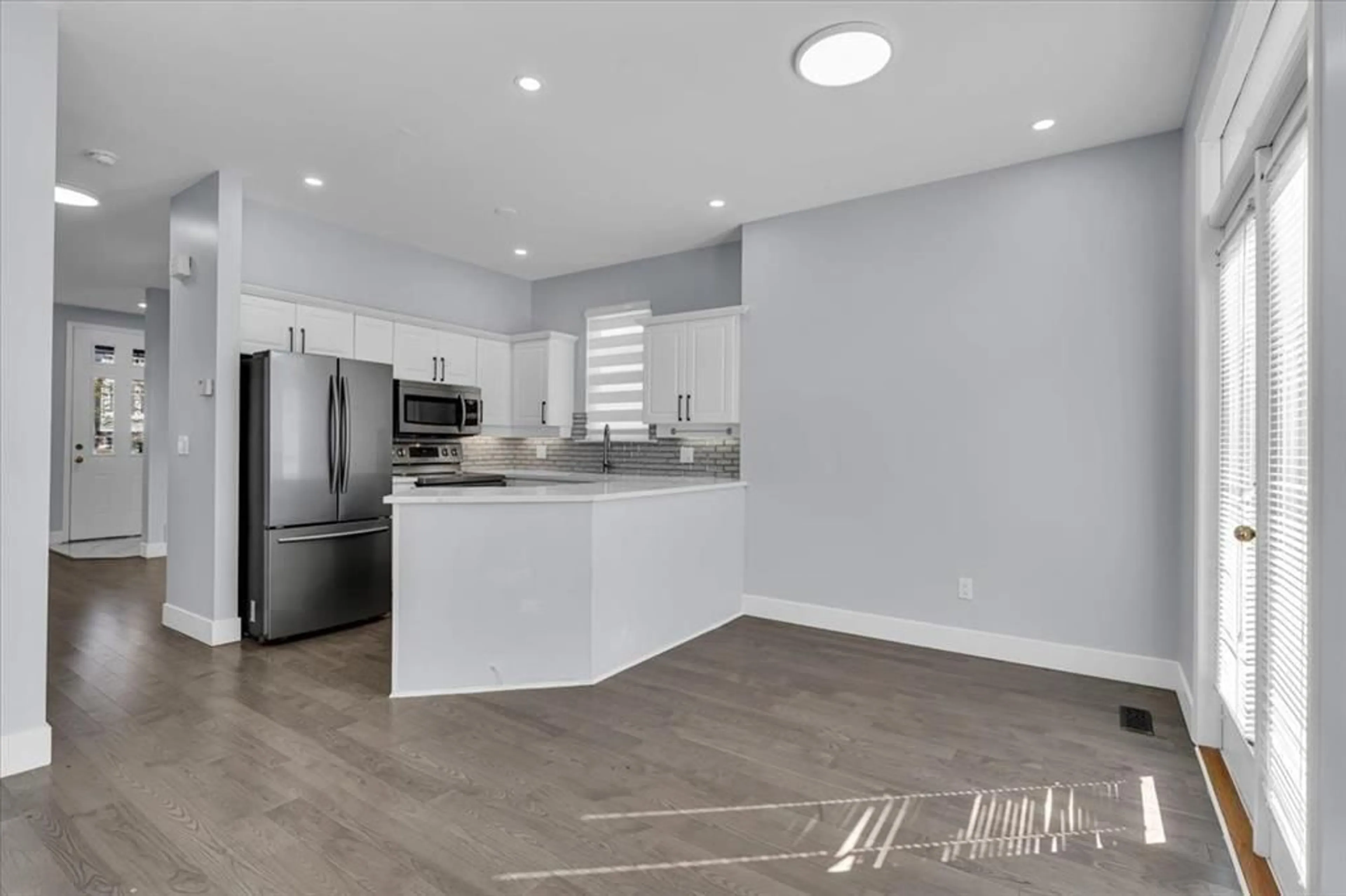 Open concept kitchen, unknown for 14852 58, Surrey British Columbia V3S8W4