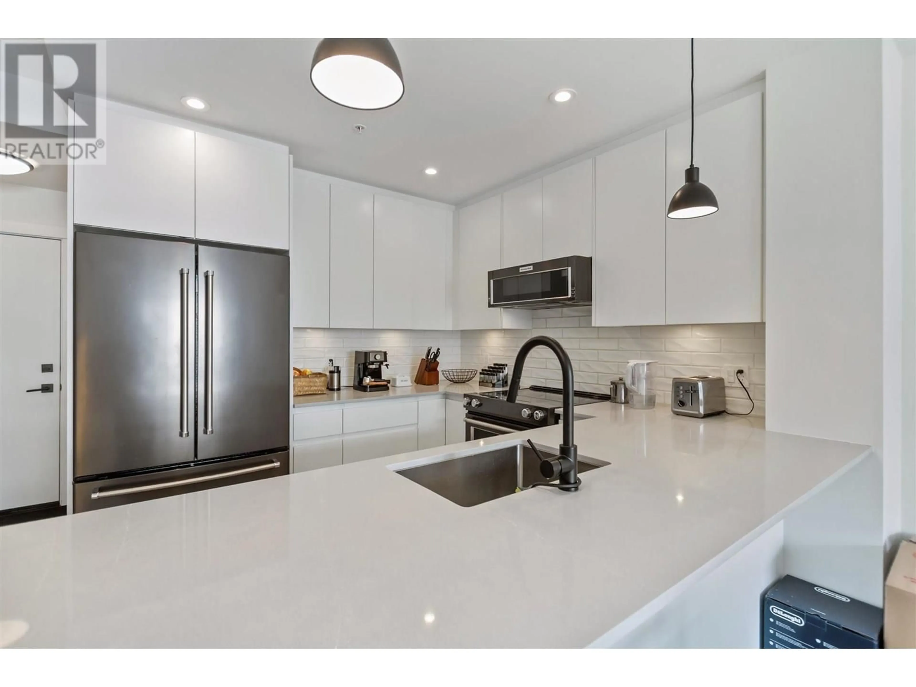 Open concept kitchen, ceramic/tile floor for 1406 - 2180 KELLY AVENUE, Port Coquitlam British Columbia V3C0S6