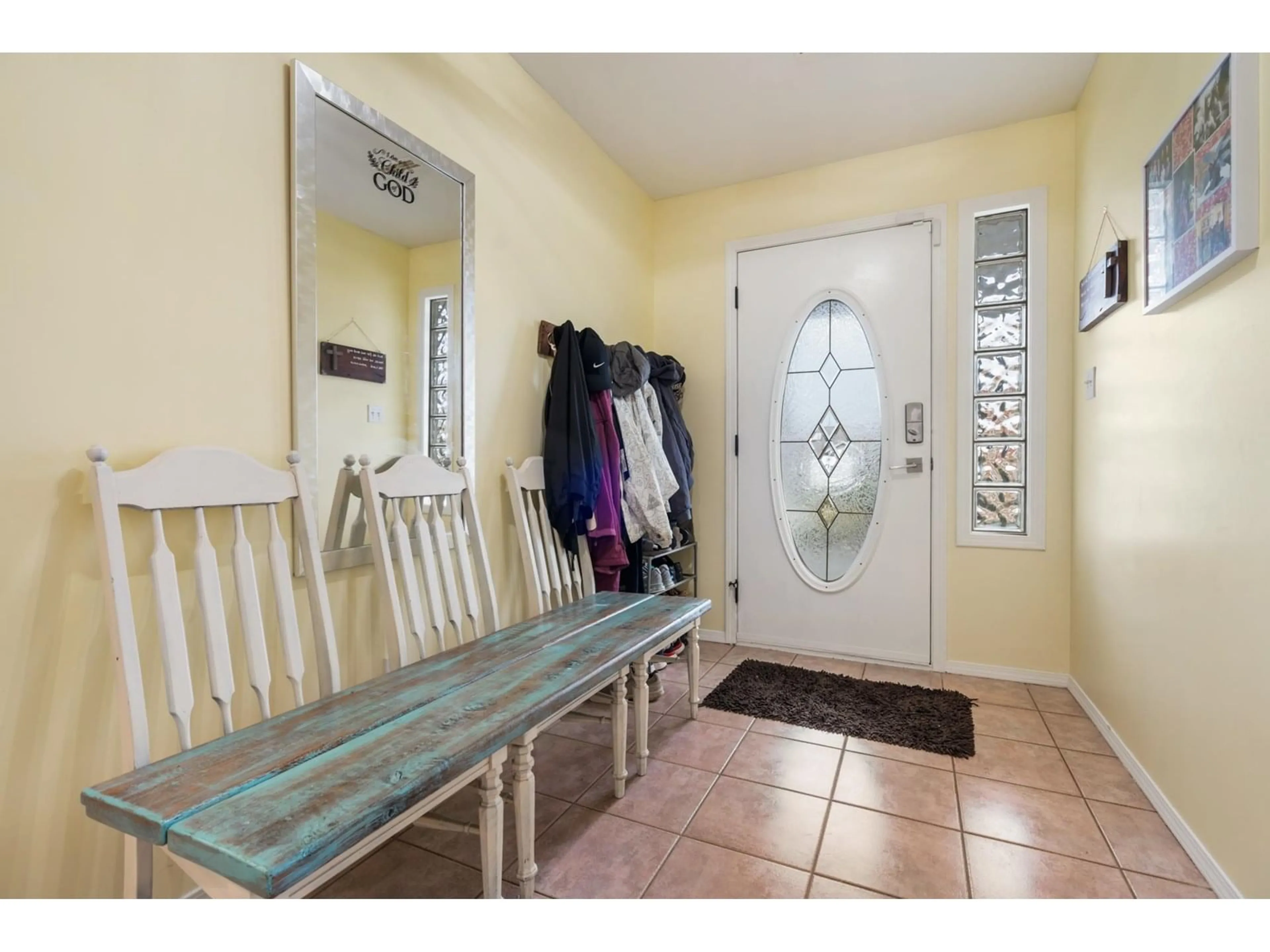 Indoor entryway for 46438 FERGUSON PLACE, Chilliwack British Columbia V2R5L6