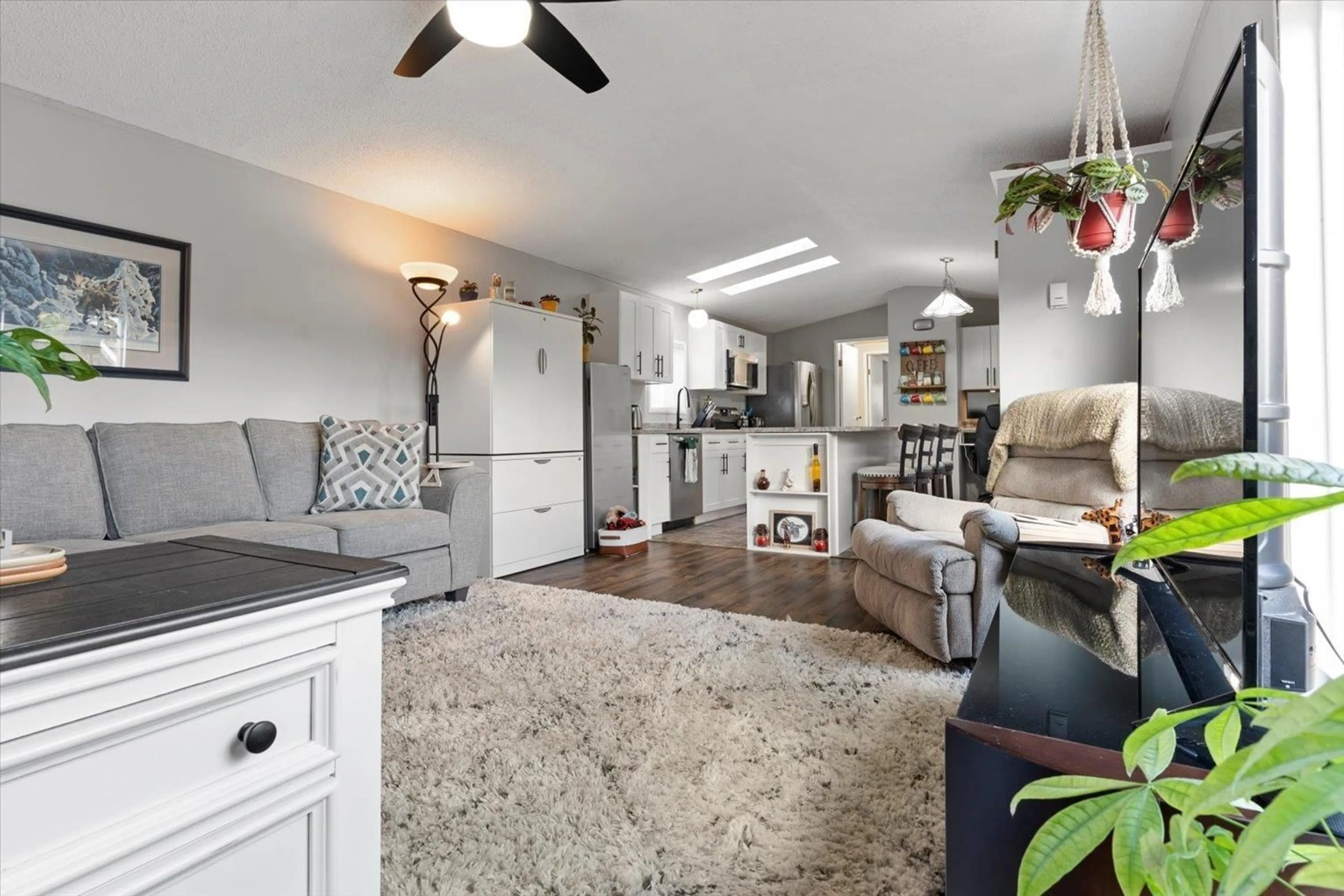 Open concept kitchen, ceramic/tile floor for 56 - 5742 UNSWORTH ROAD, Chilliwack British Columbia V2R3A2
