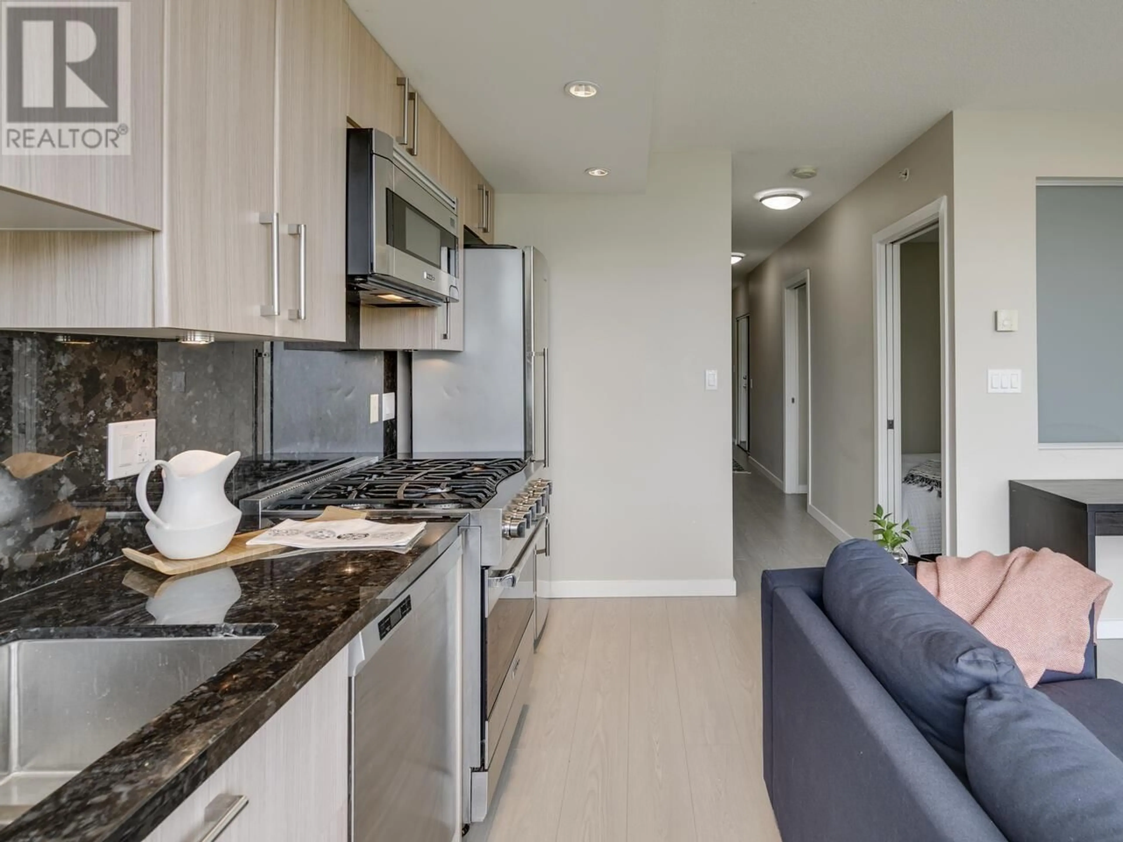 Open concept kitchen, unknown for 809 - 138 1ST AVENUE, Vancouver British Columbia V5Y0H5