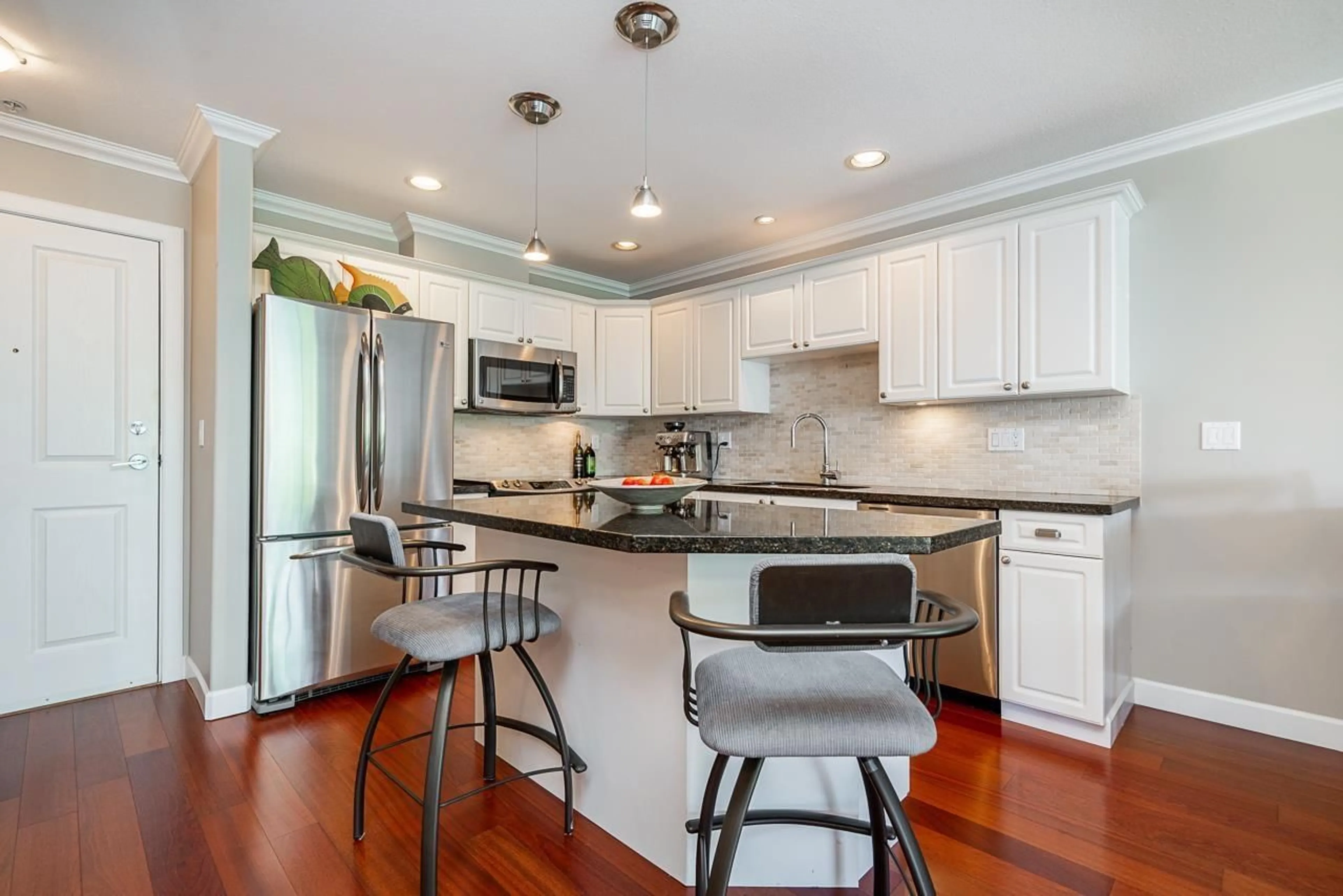 Open concept kitchen, unknown for 303 - 1153 VIDAL, White Rock British Columbia V4B3T4