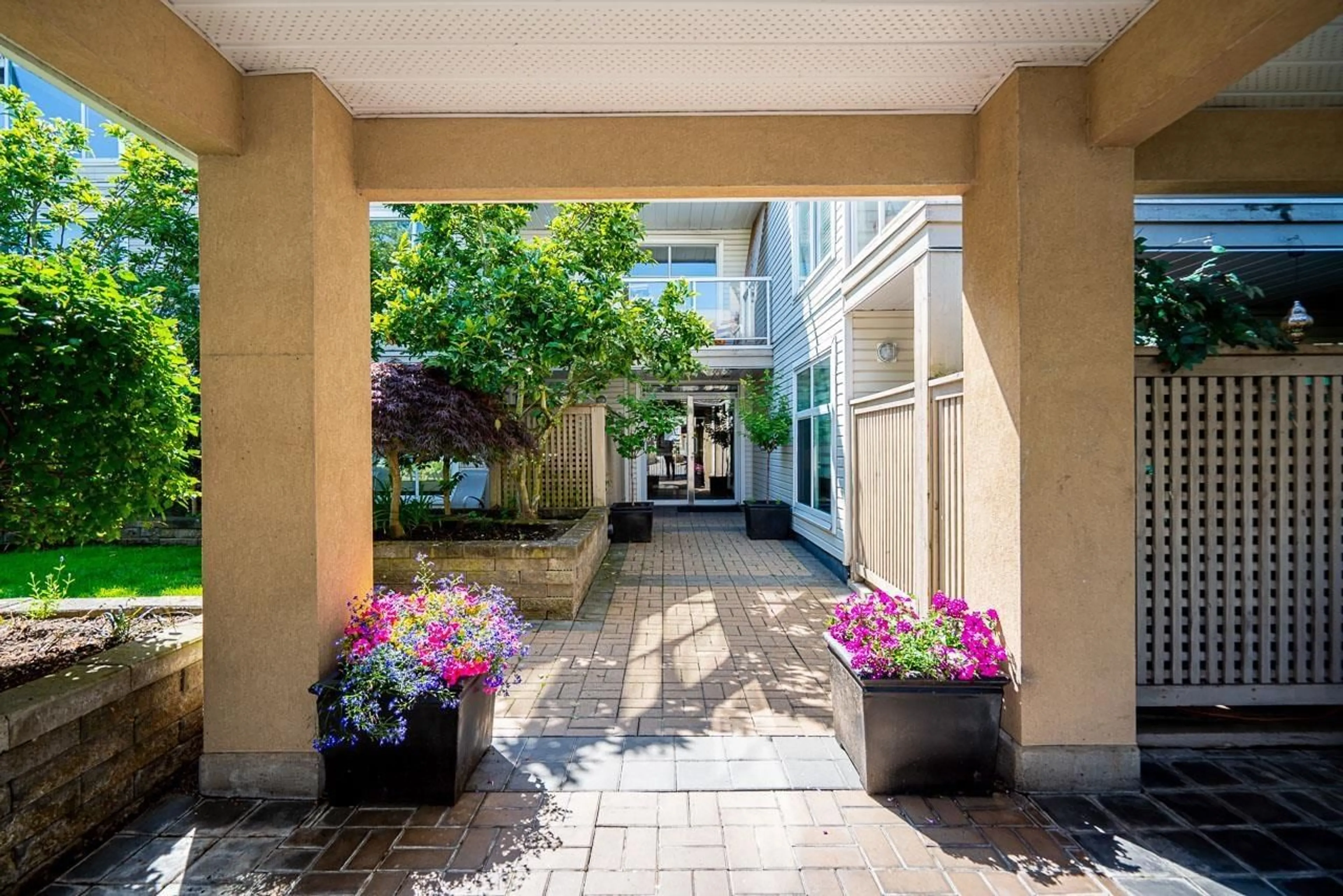 Unknown for 303 - 1153 VIDAL, White Rock British Columbia V4B3T4