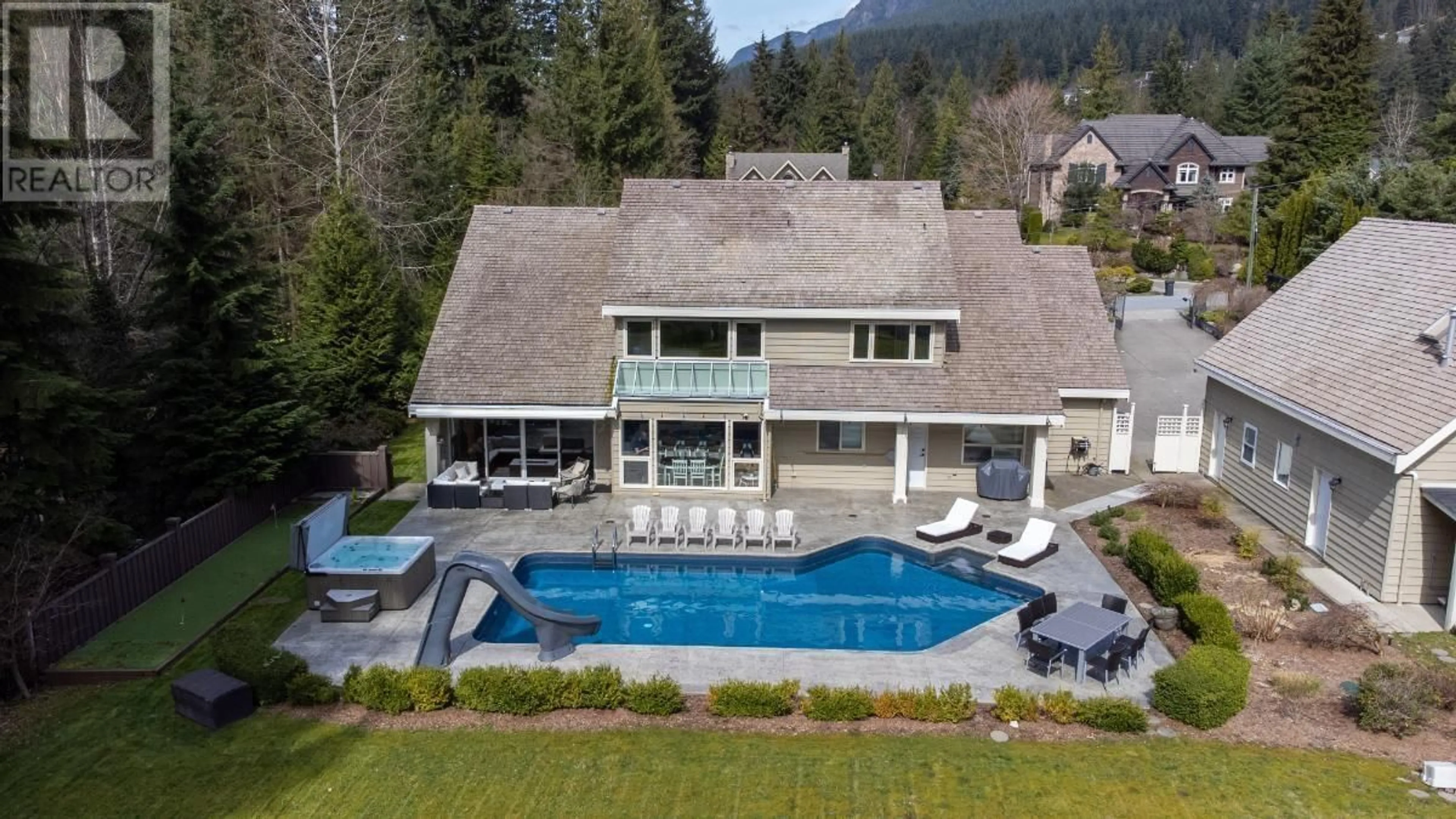 A pic from outside/outdoor area/front of a property/back of a property/a pic from drone, unknown for 120 STRONG ROAD, Anmore British Columbia V3H5E9