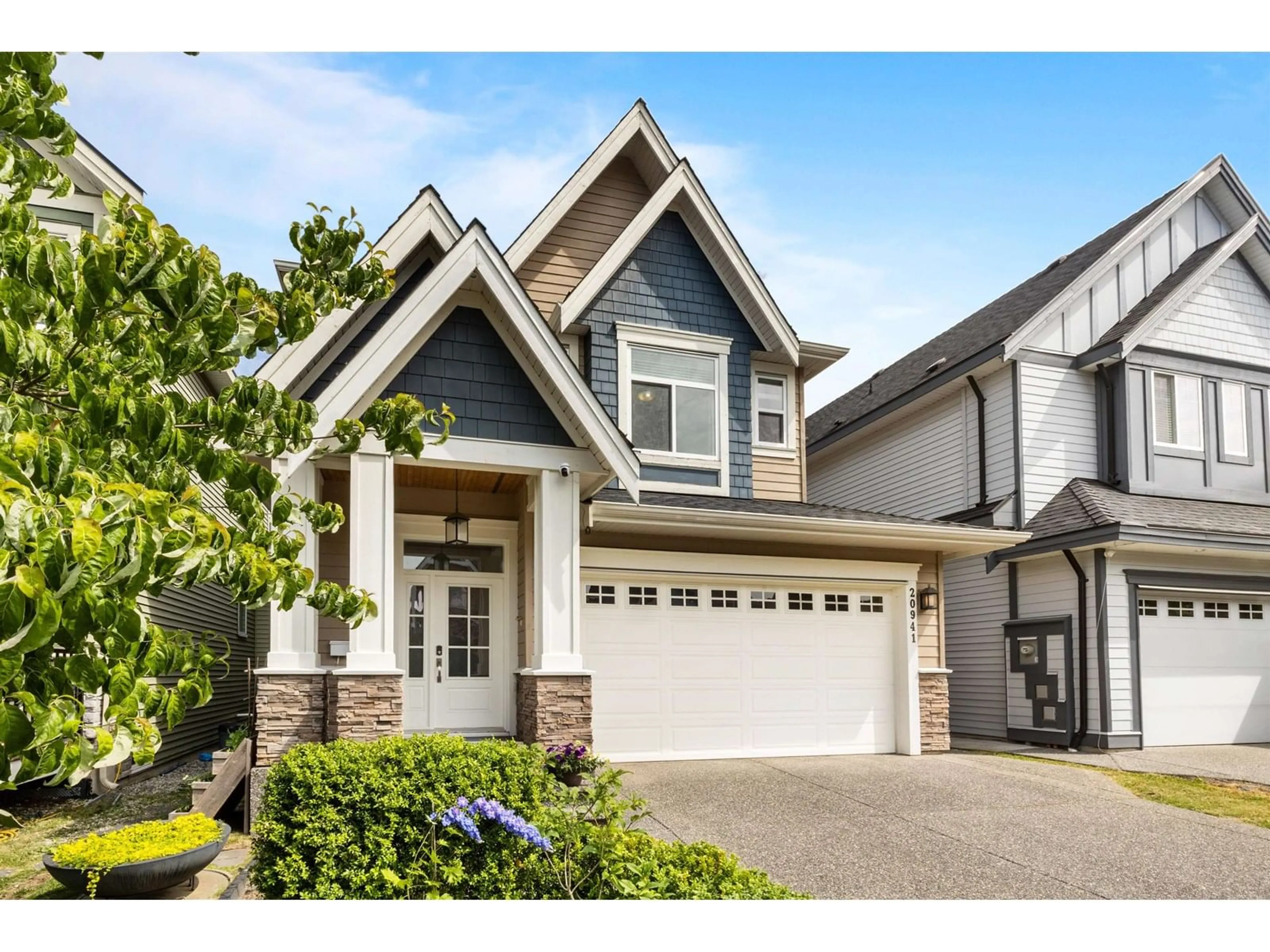 Home with vinyl exterior material, street for 20941 81, Langley British Columbia V2Y0R2