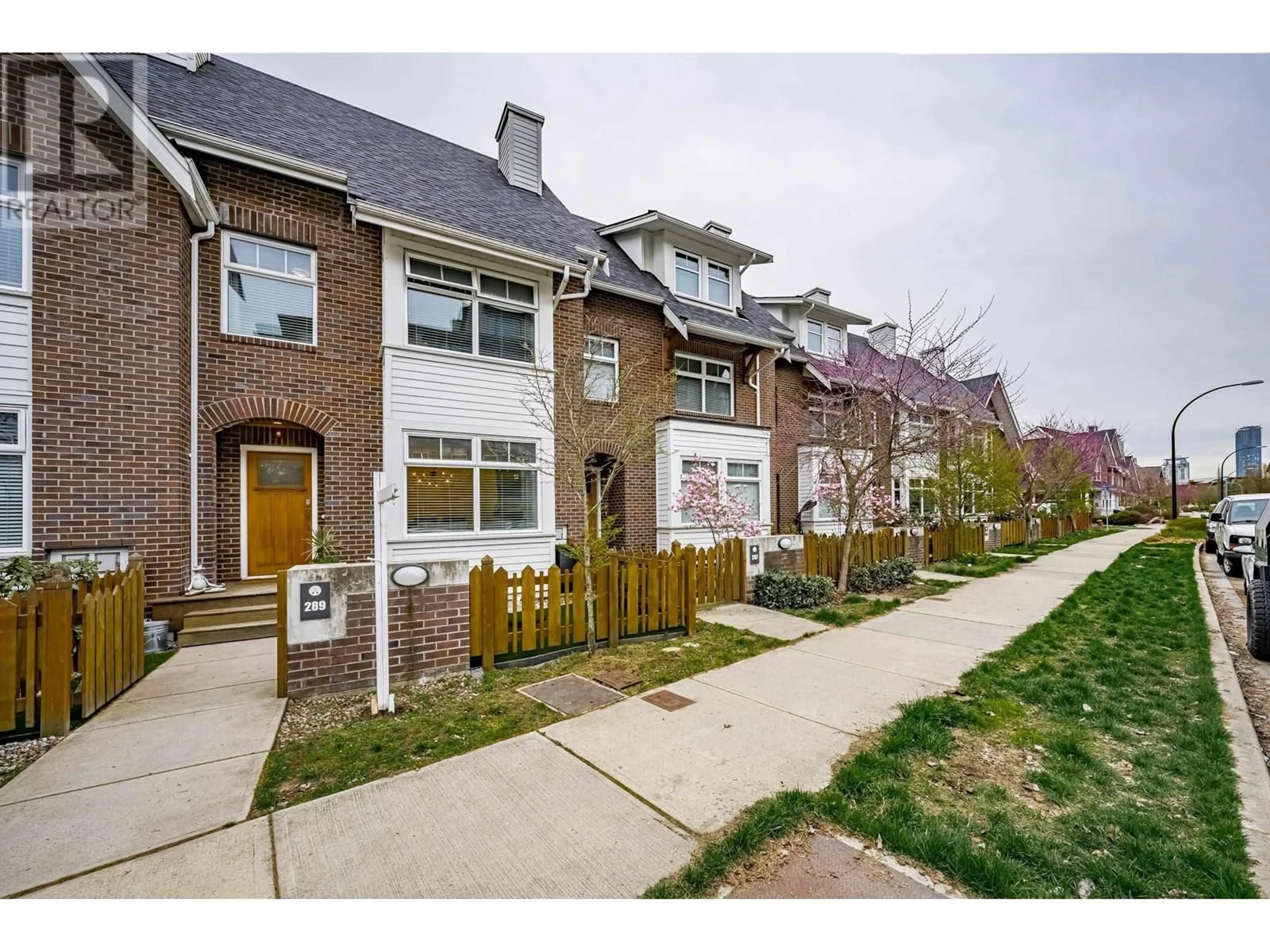 Home with brick exterior material, street for 289 SALTER STREET, New Westminster British Columbia V3M0J3