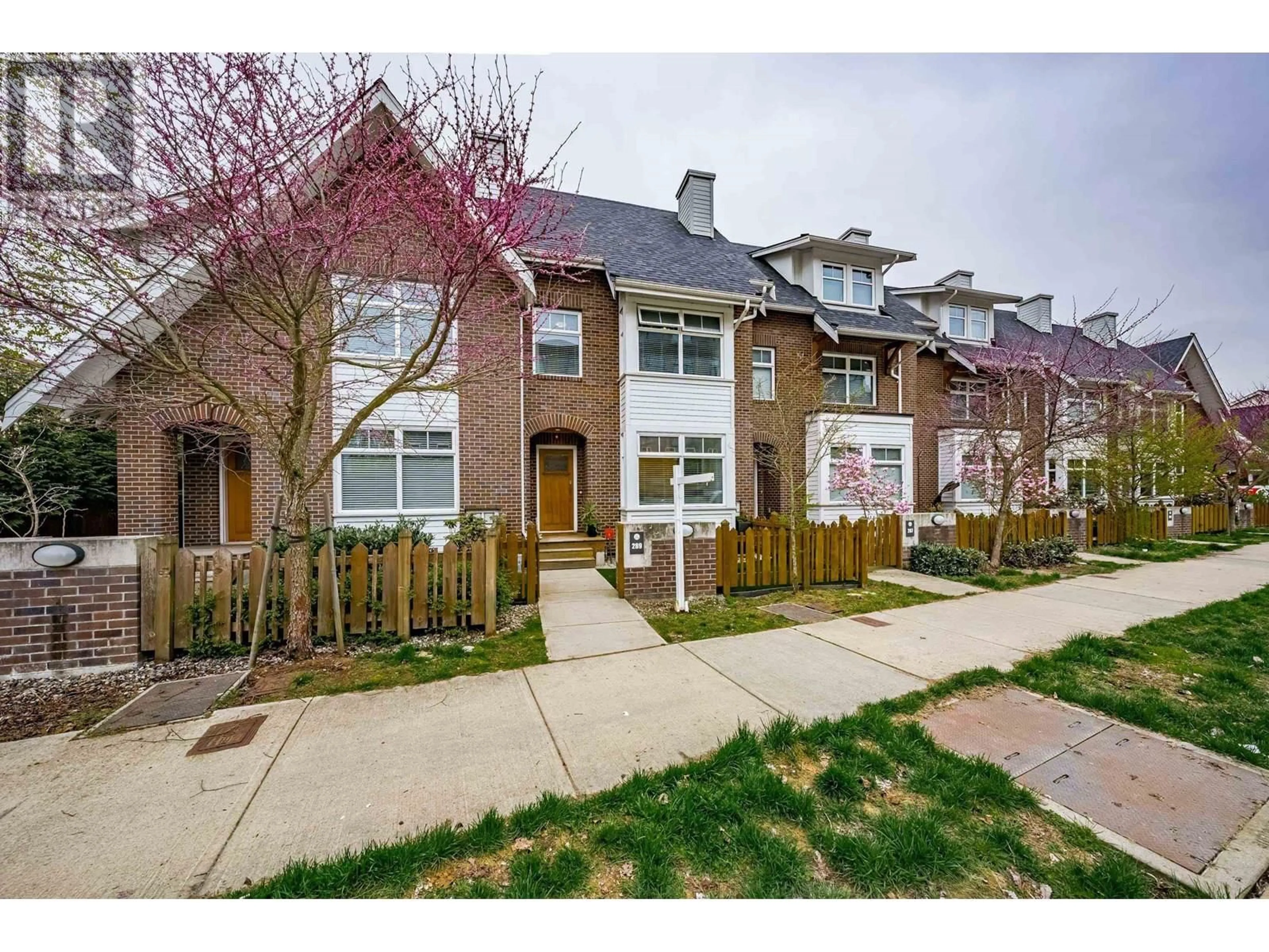 Home with brick exterior material, street for 289 SALTER STREET, New Westminster British Columbia V3M0J3