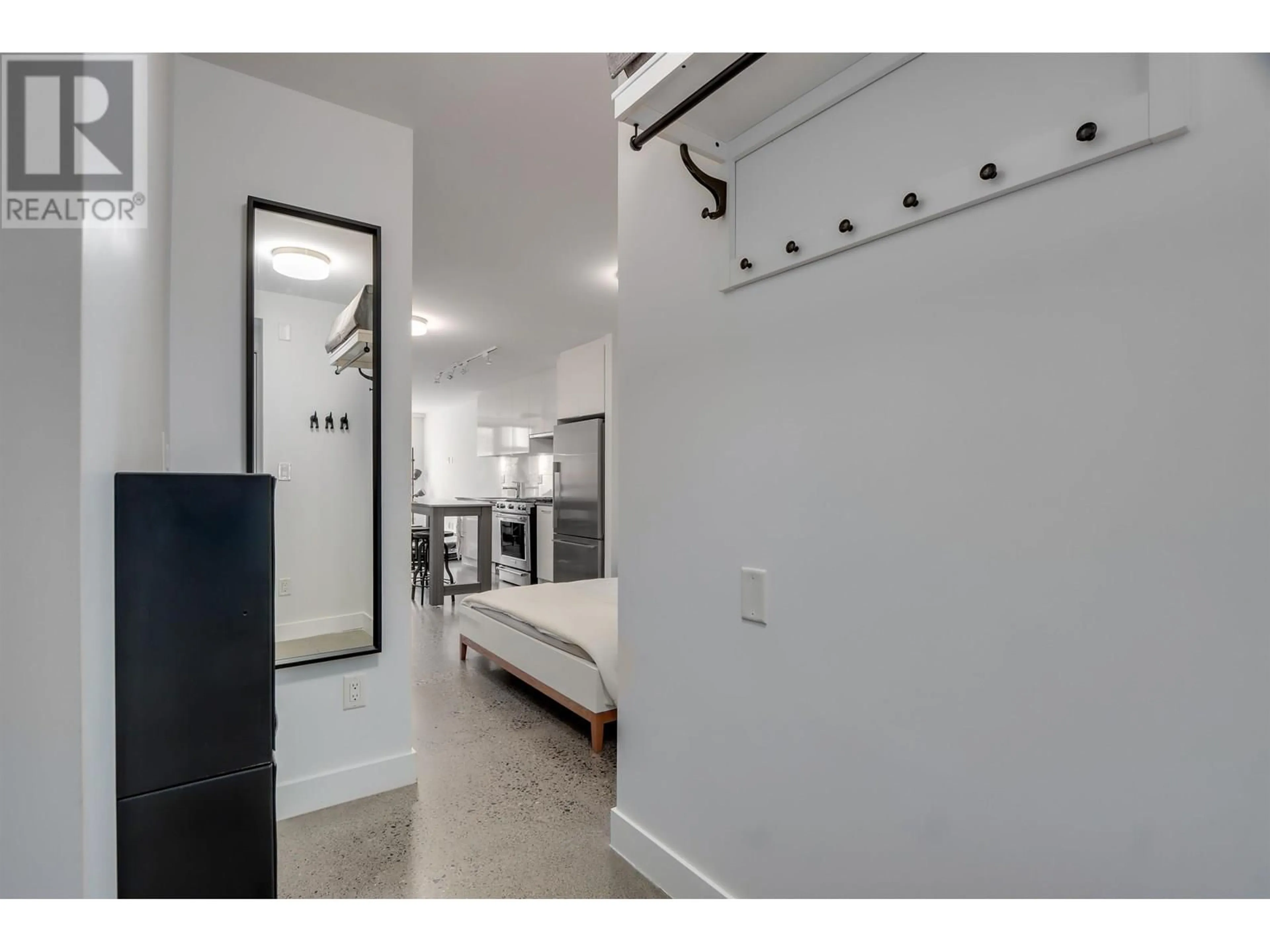 Indoor entryway for 204 - 231 PENDER STREET, Vancouver British Columbia V6A0G3
