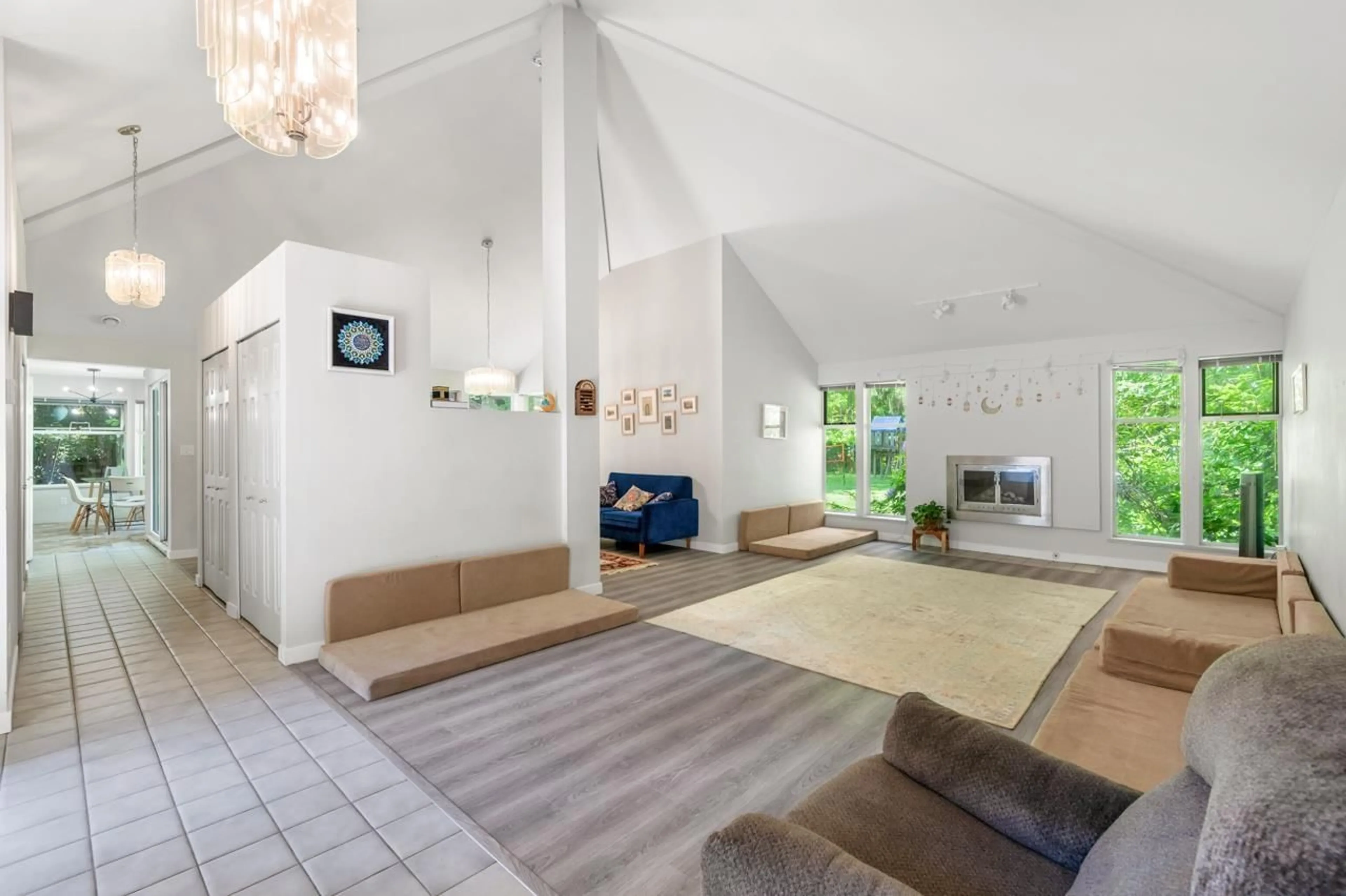 Living room with furniture, unknown for 13553 25, Surrey British Columbia V4P1Z7