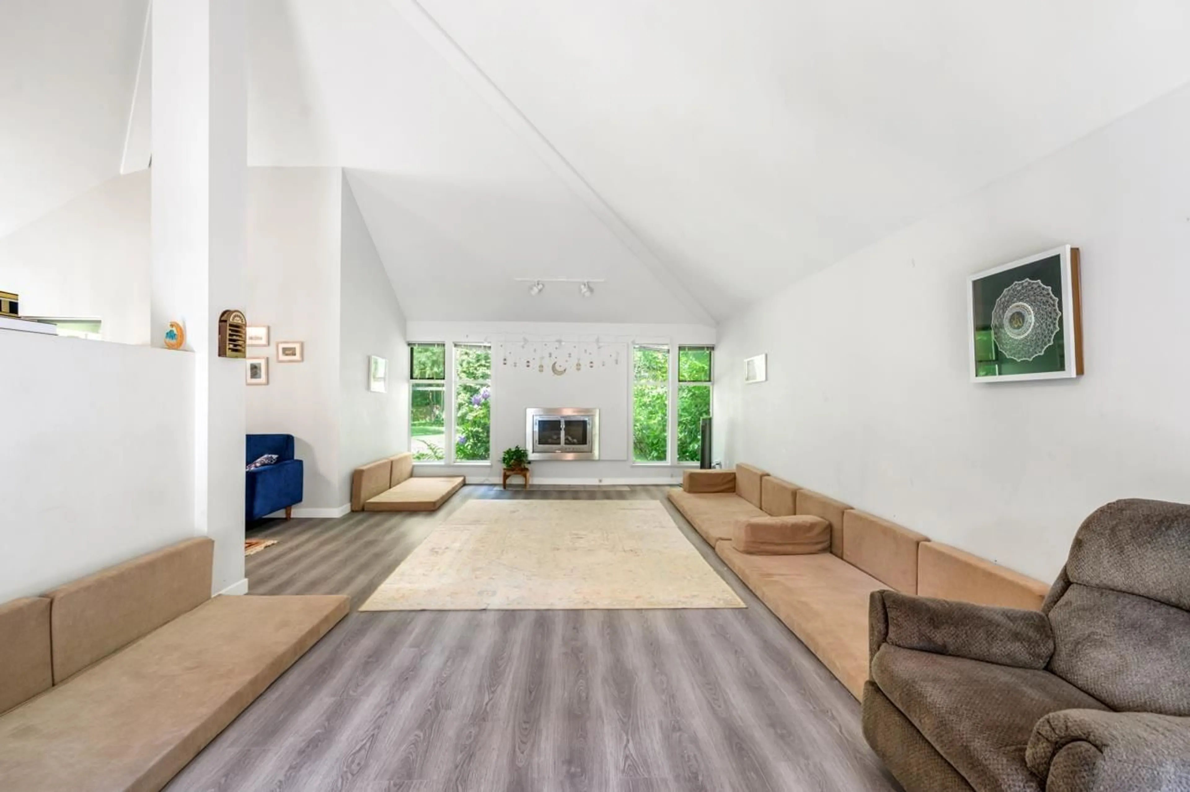 Living room with furniture, unknown for 13553 25, Surrey British Columbia V4P1Z7