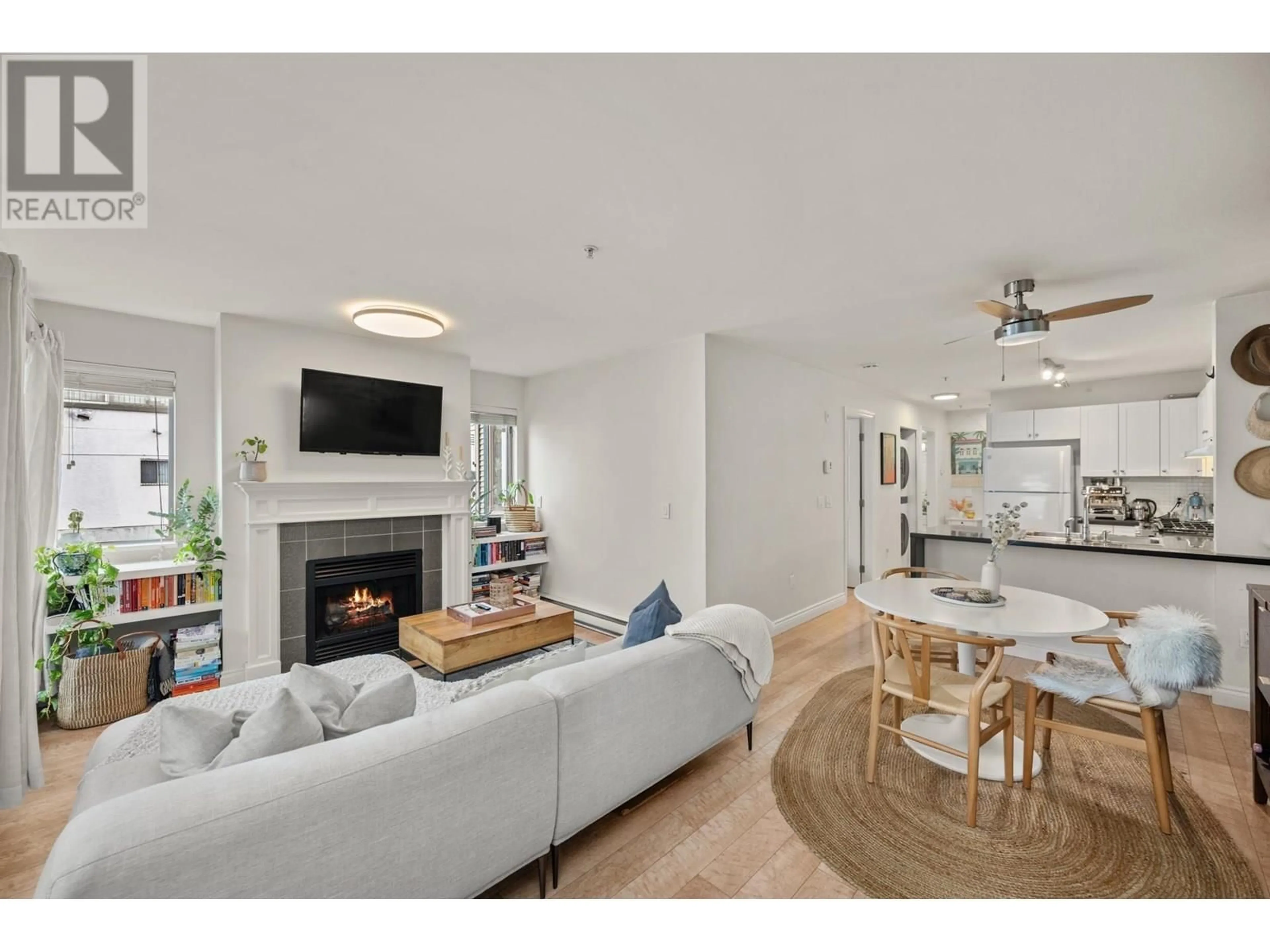 Living room with furniture, unknown for 206 - 688 16TH AVENUE, Vancouver British Columbia V5T2V4