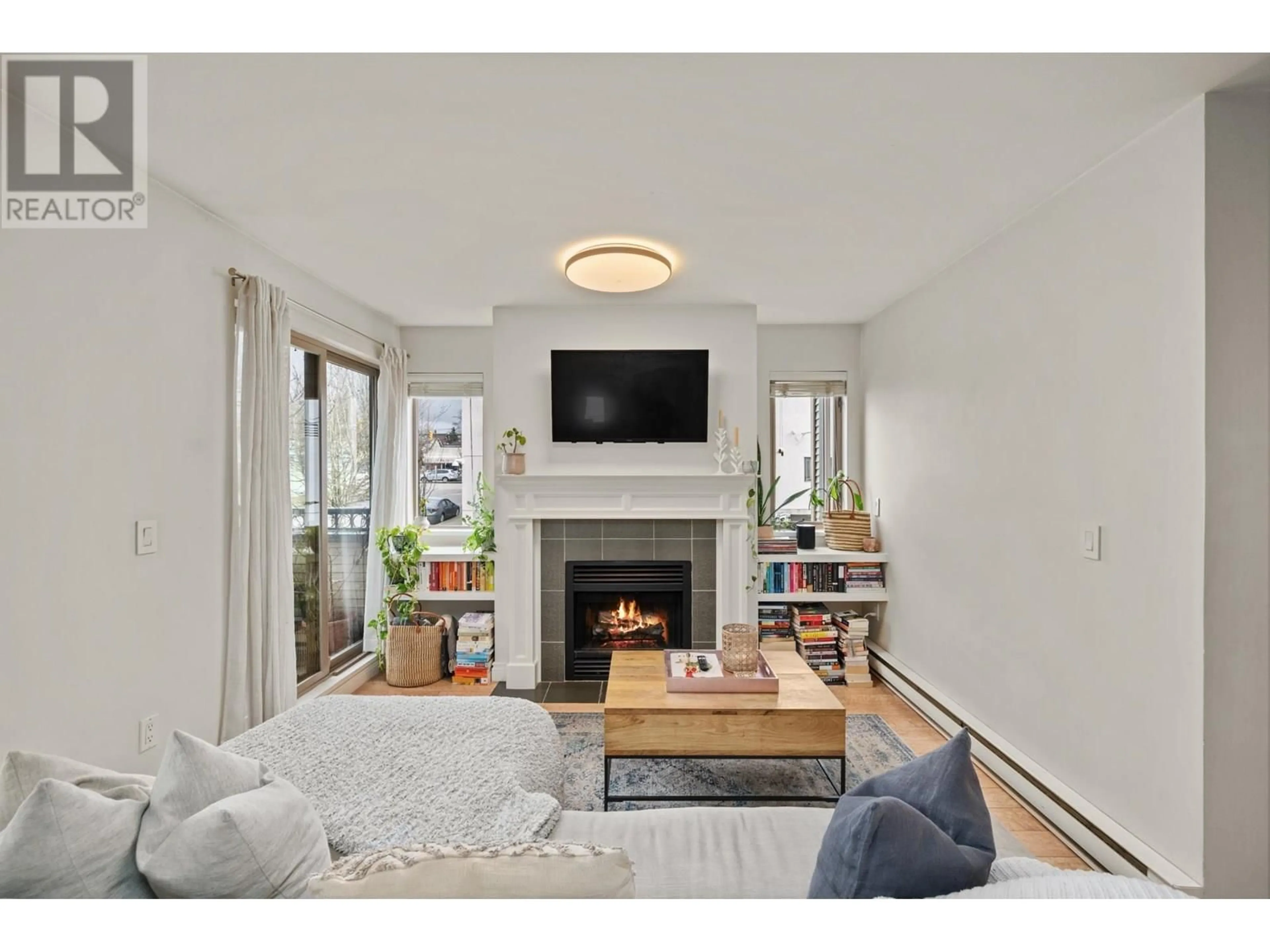 Living room with furniture, unknown for 206 - 688 16TH AVENUE, Vancouver British Columbia V5T2V4
