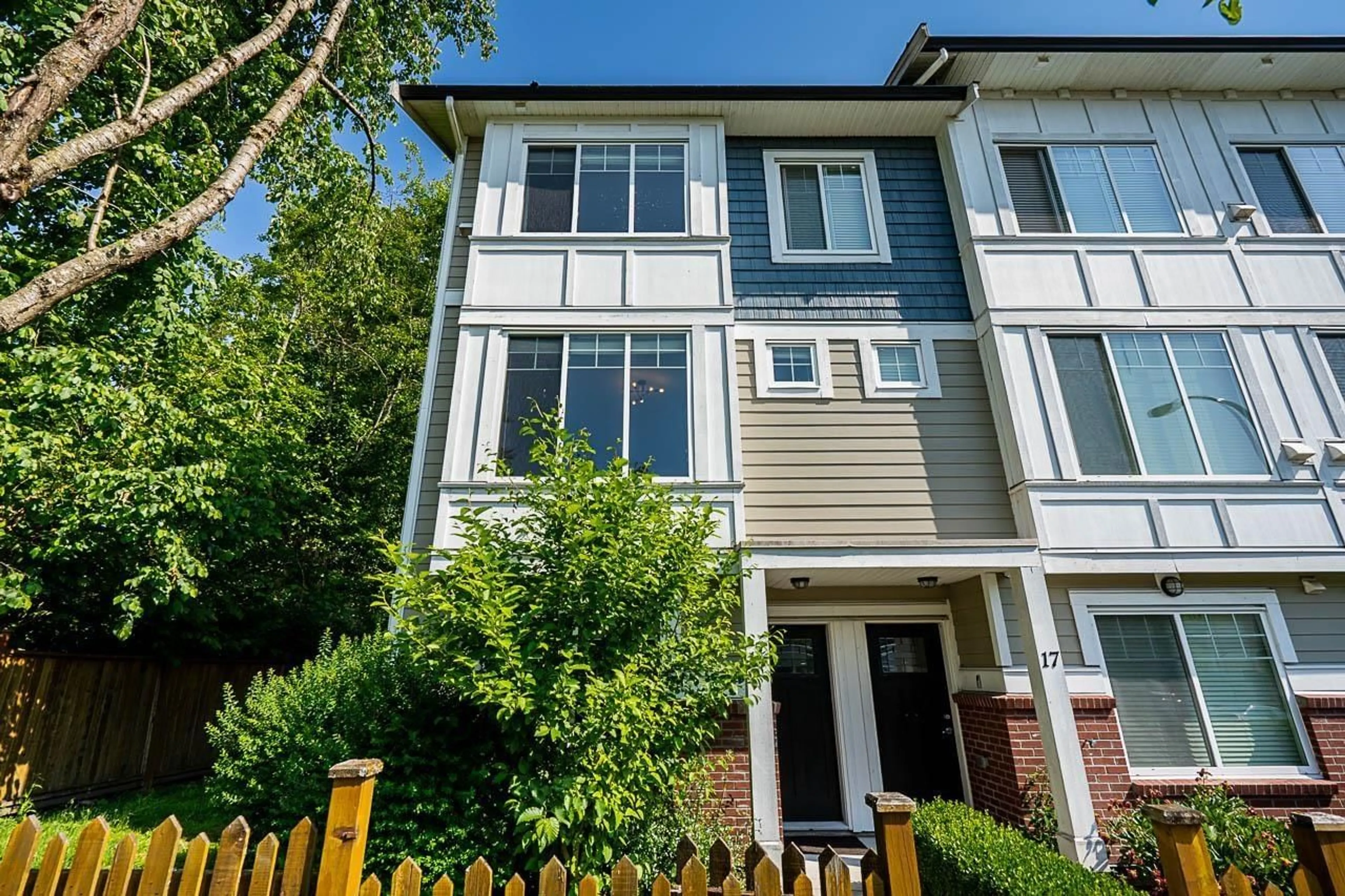 Home with vinyl exterior material, street for 16 - 8747 162, Surrey British Columbia V4N6R1