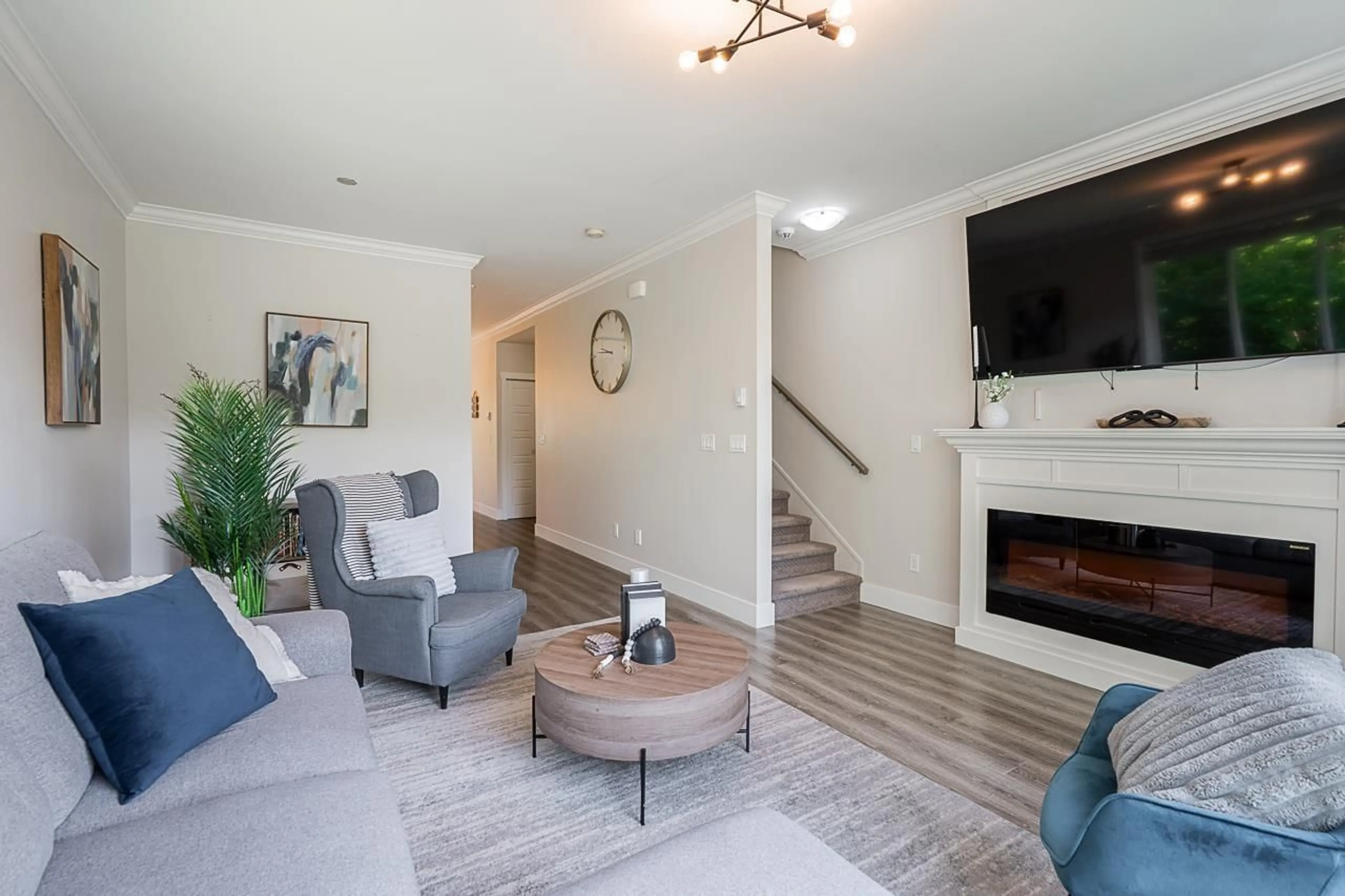 Living room with furniture, unknown for 16 - 8747 162, Surrey British Columbia V4N6R1