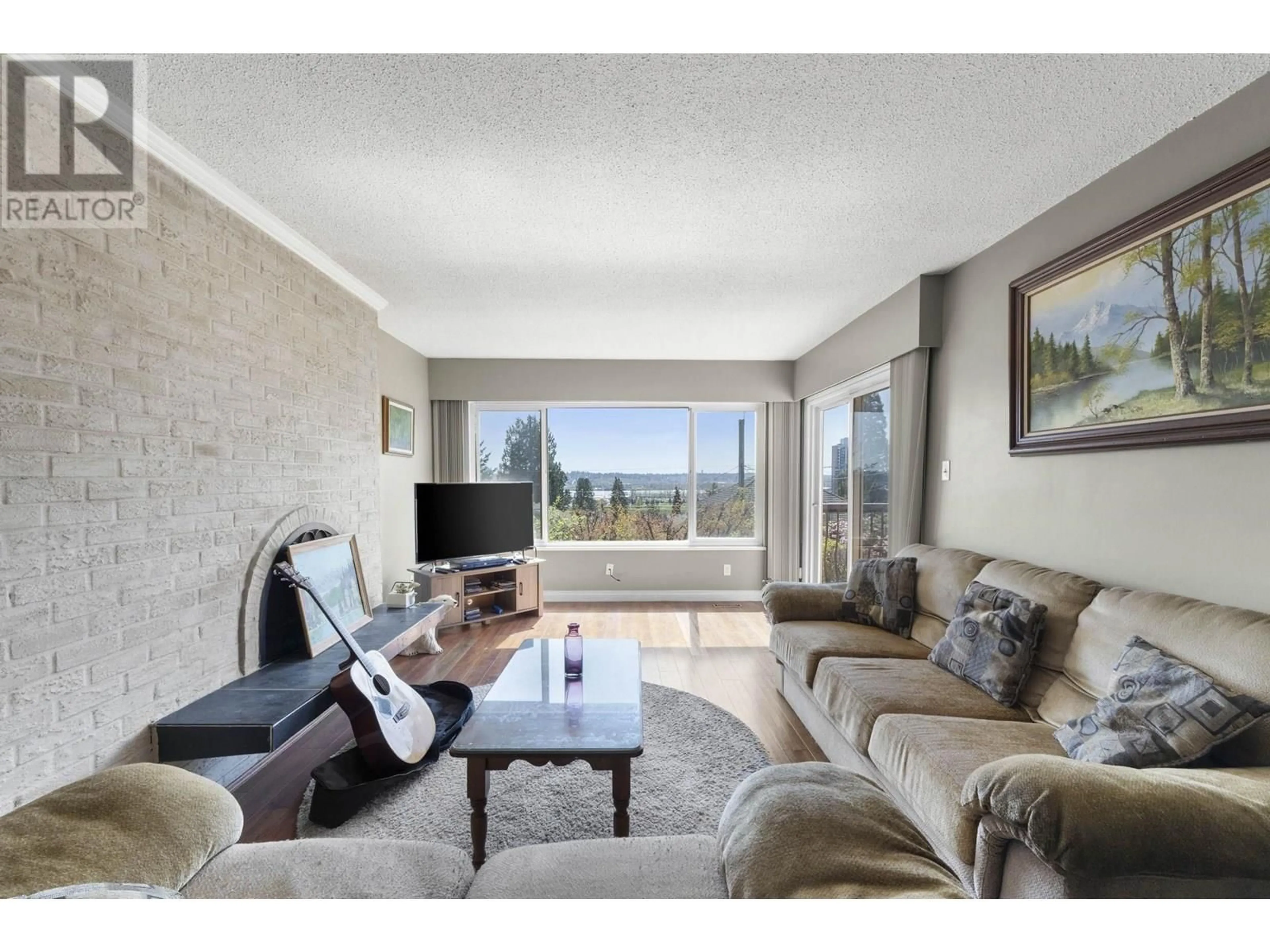 Living room with furniture, unknown for 945 DELESTRE AVENUE, Coquitlam British Columbia V3K2G7