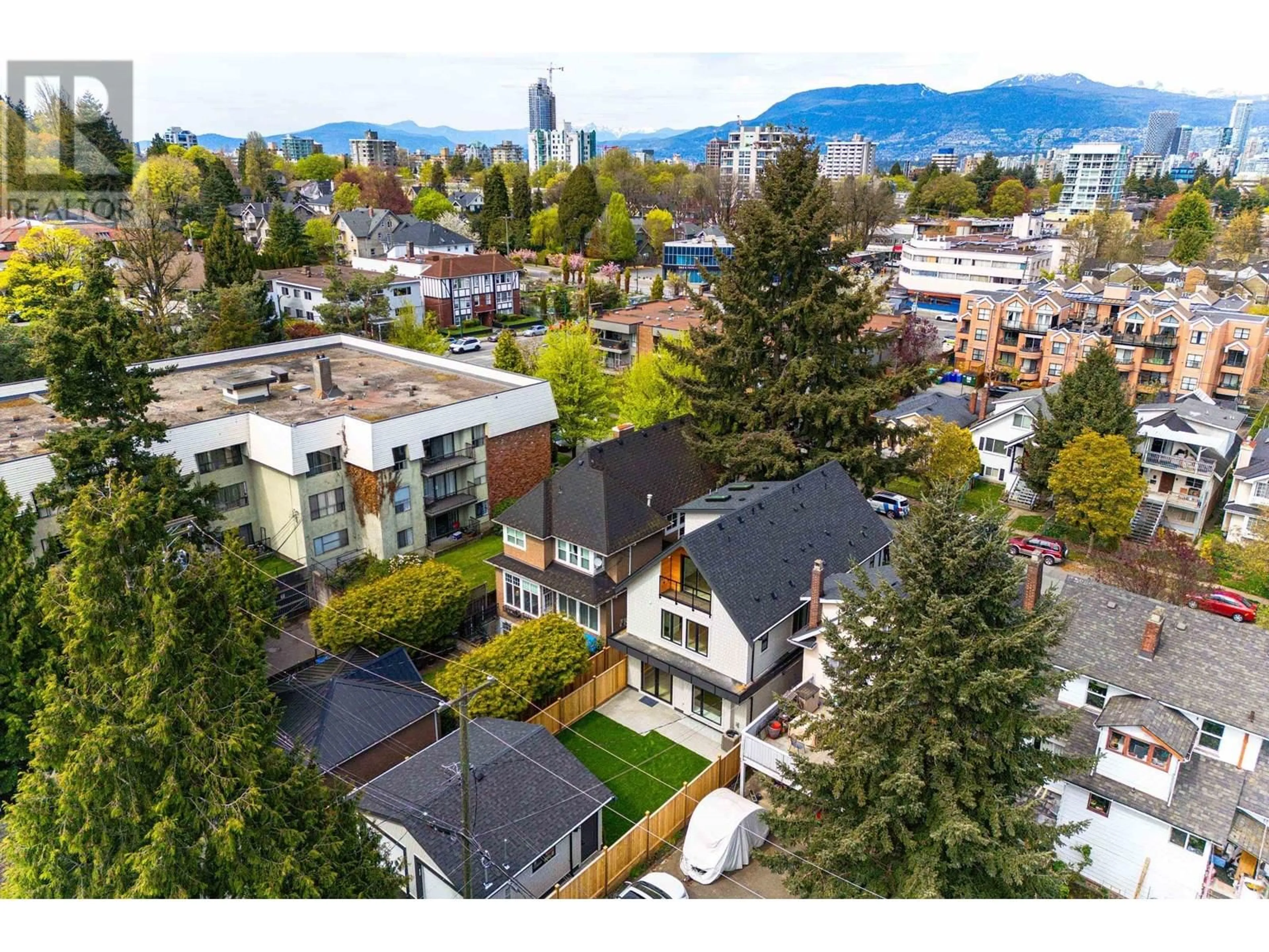 A pic from outside/outdoor area/front of a property/back of a property/a pic from drone, mountain view for 968 17TH AVENUE, Vancouver British Columbia V5Z1V4
