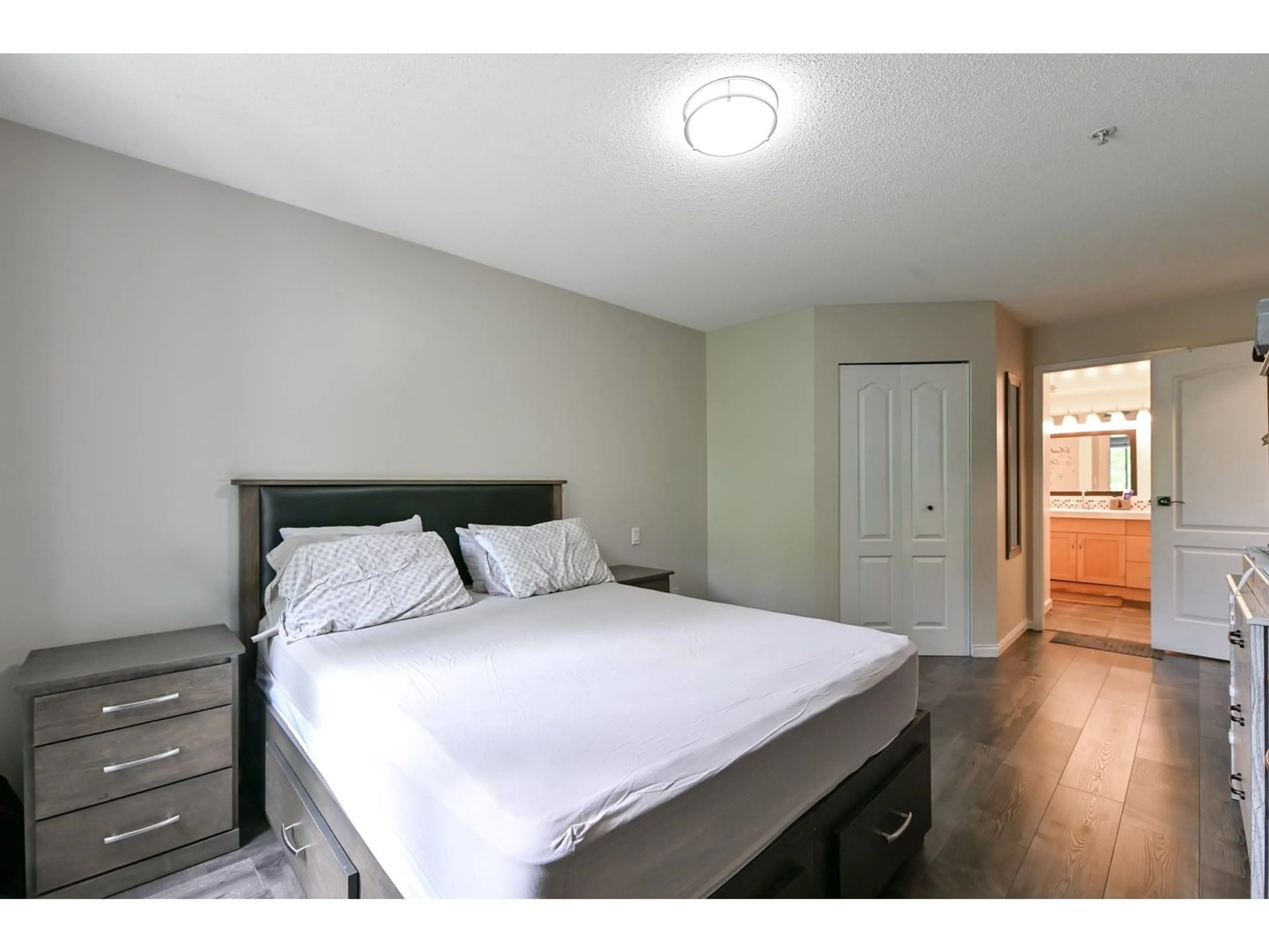 Bedroom with bed, wood/laminate floor for 230 - 19528 FRASER, Langley British Columbia V3S8P4