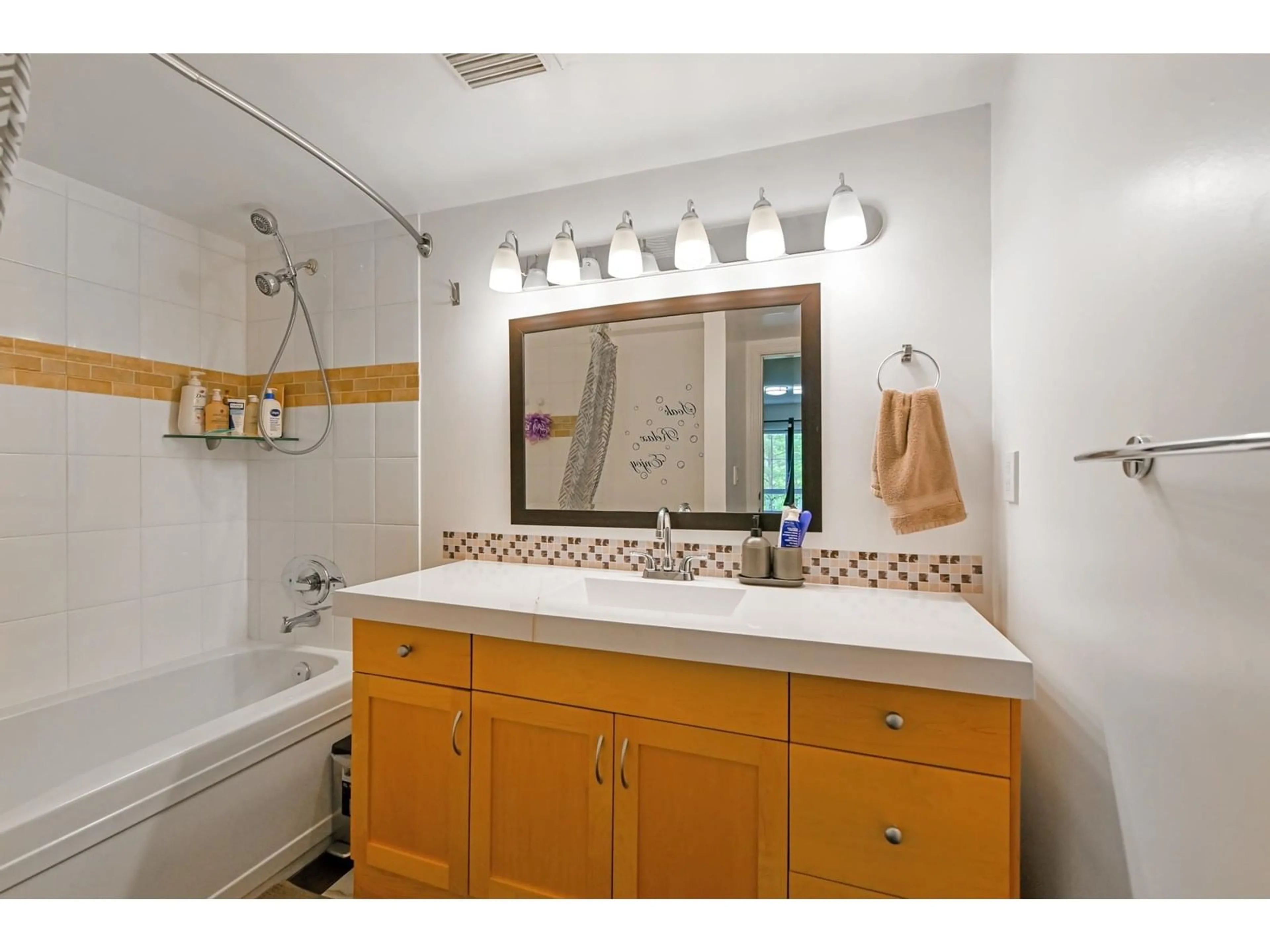 Standard bathroom, ceramic/tile floor for 230 - 19528 FRASER, Langley British Columbia V3S8P4